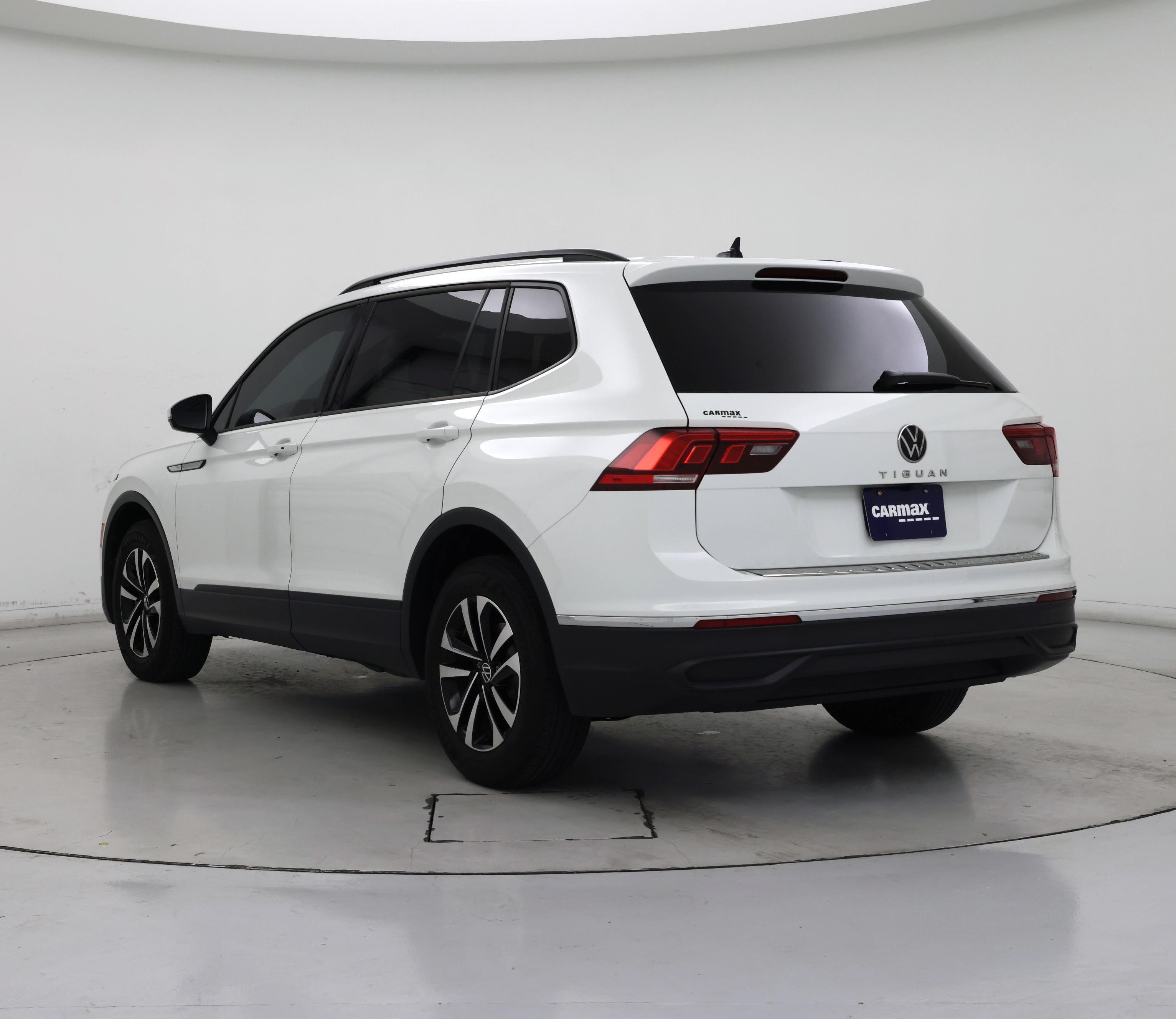 Thumbnail: 2023 Volkswagen Tiguan - 2