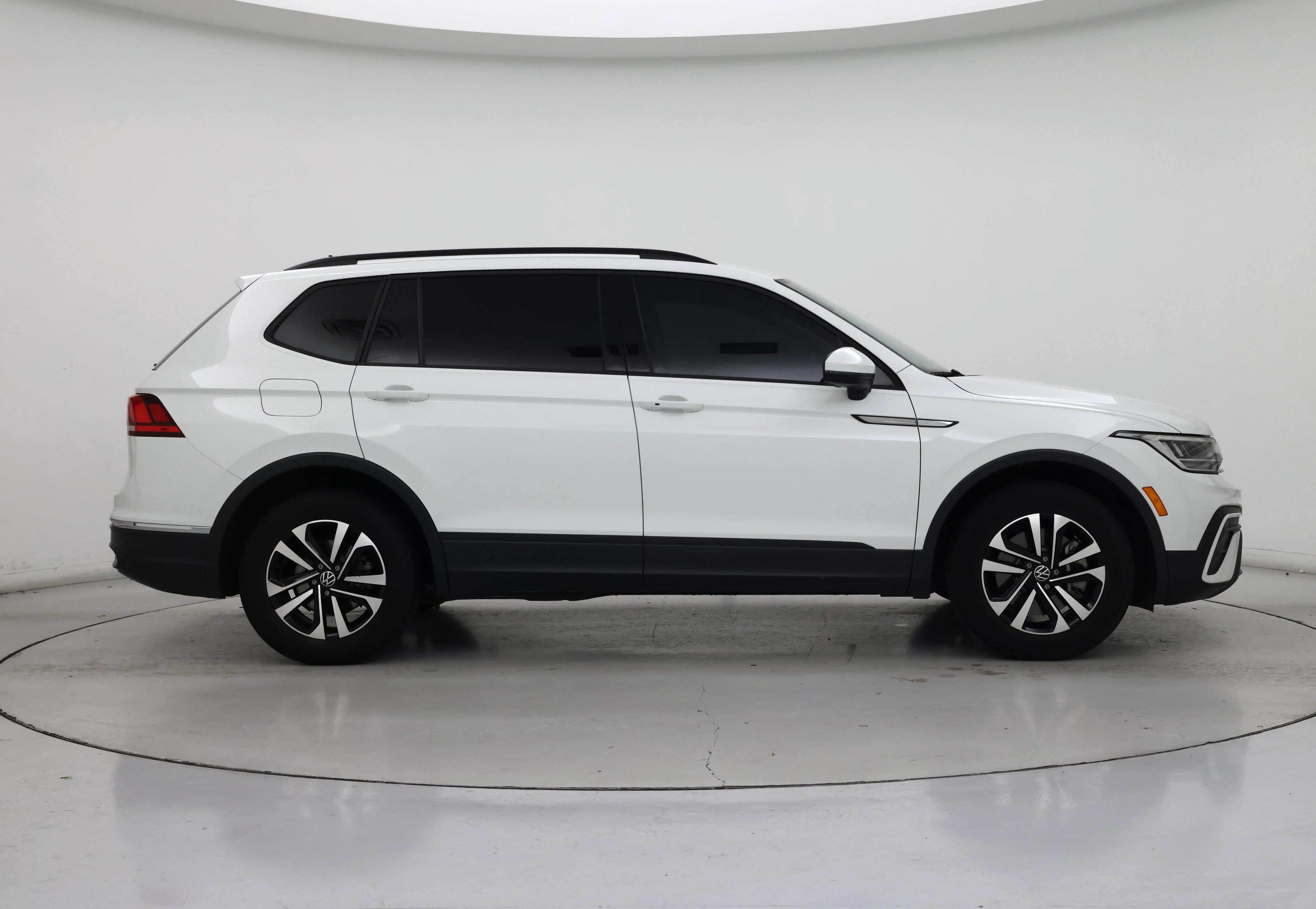 Thumbnail: 2023 Volkswagen Tiguan - 7