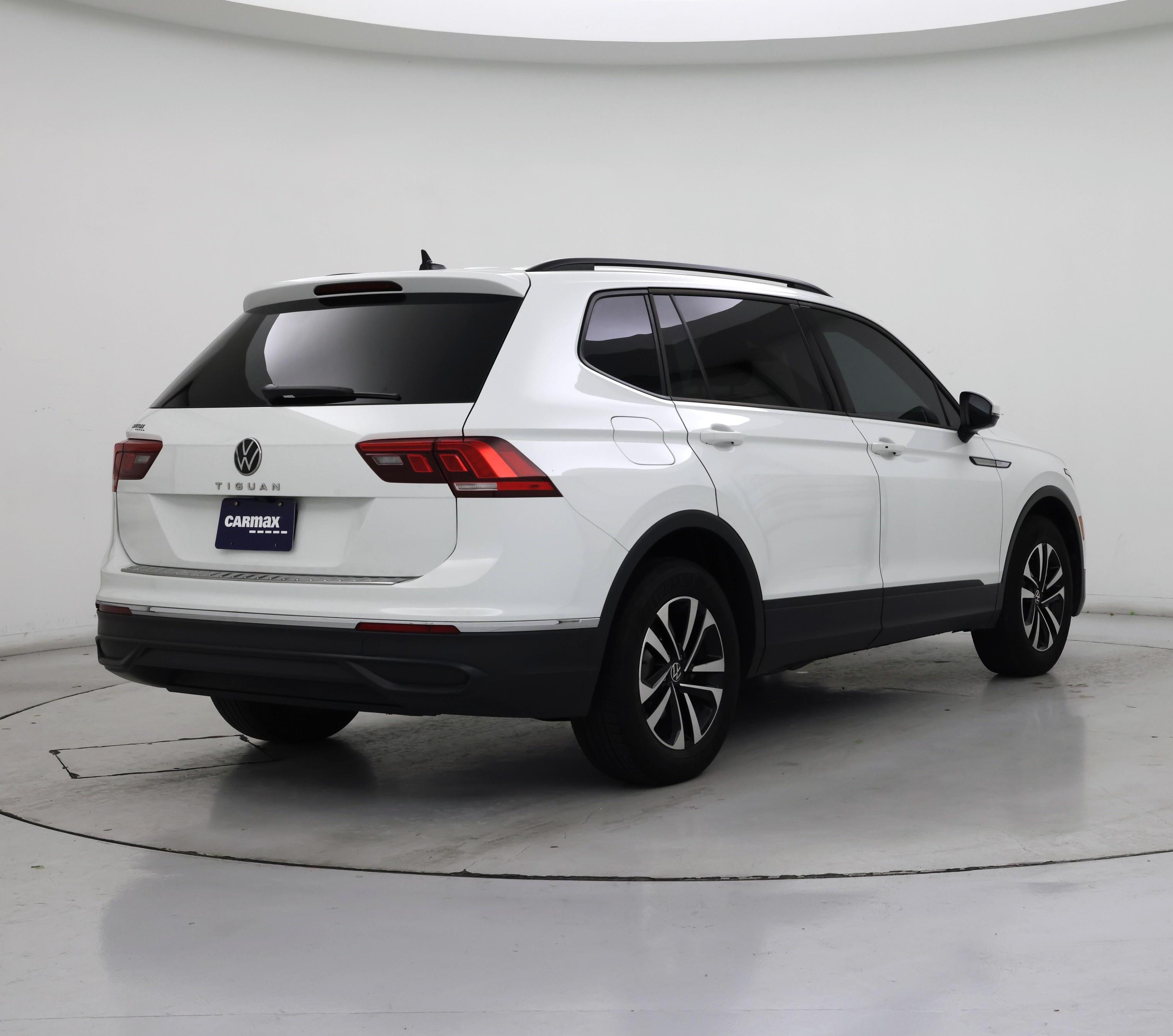 Thumbnail: 2023 Volkswagen Tiguan - 8