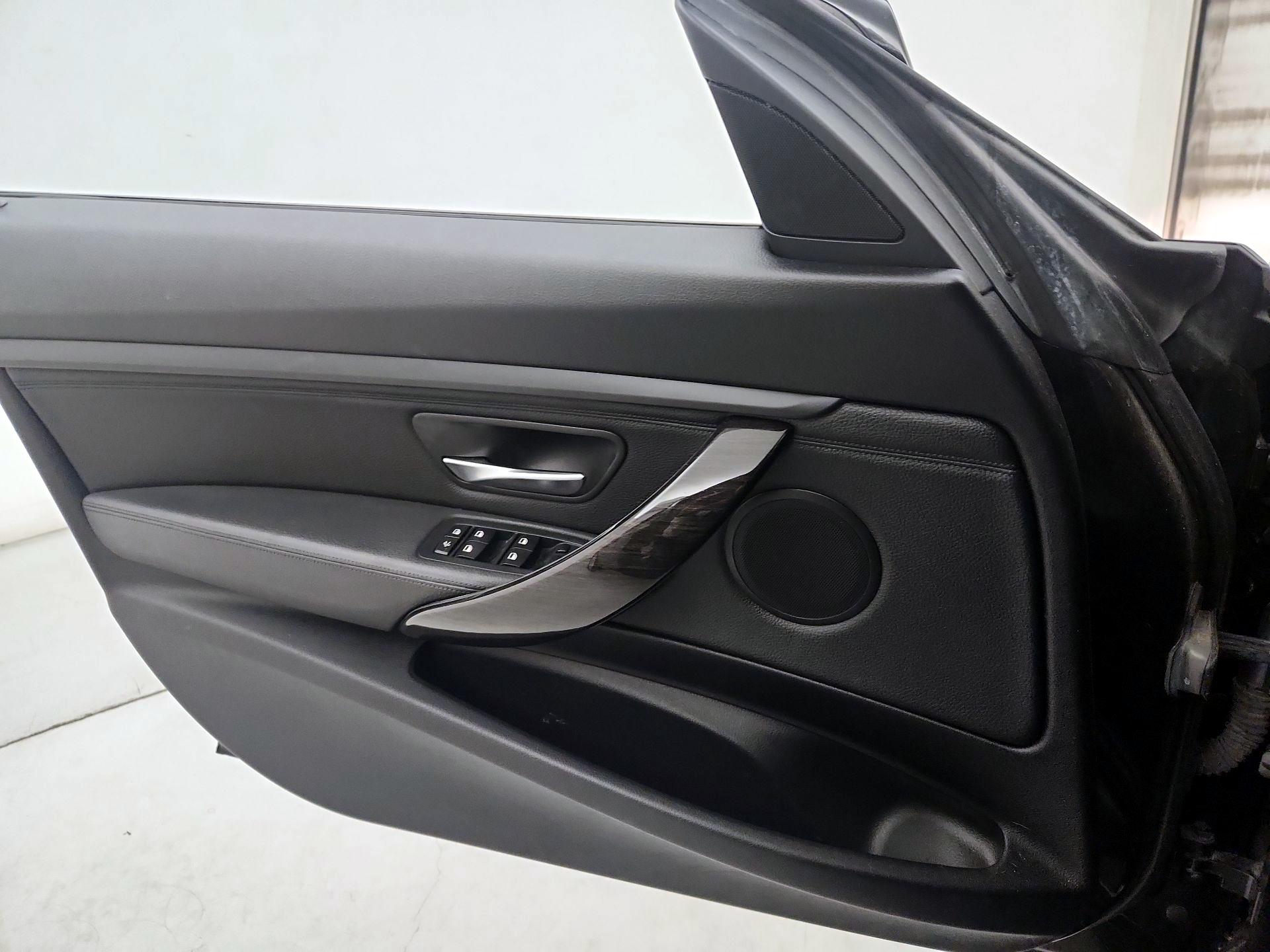 Thumbnail: 2015 BMW 3 Series - 12