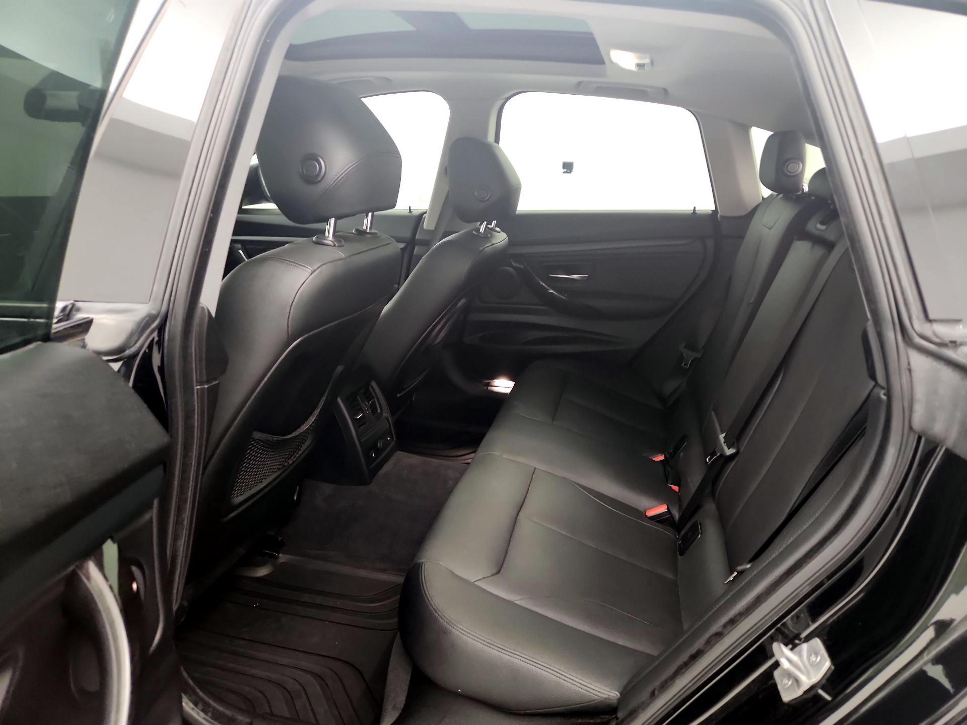 Thumbnail: 2015 BMW 3 Series - 18