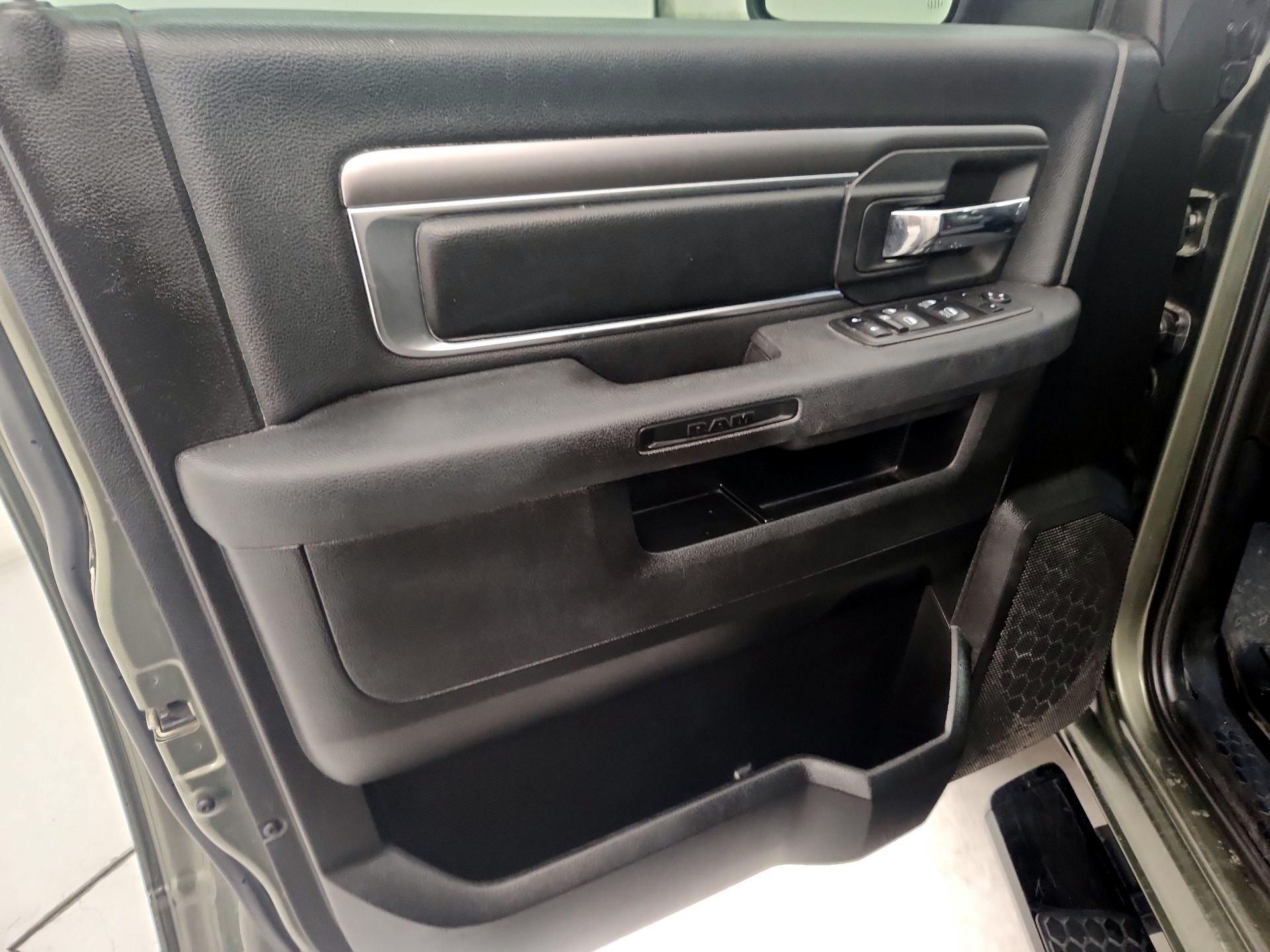 Thumbnail: 2021 RAM 1500 Classic - 12