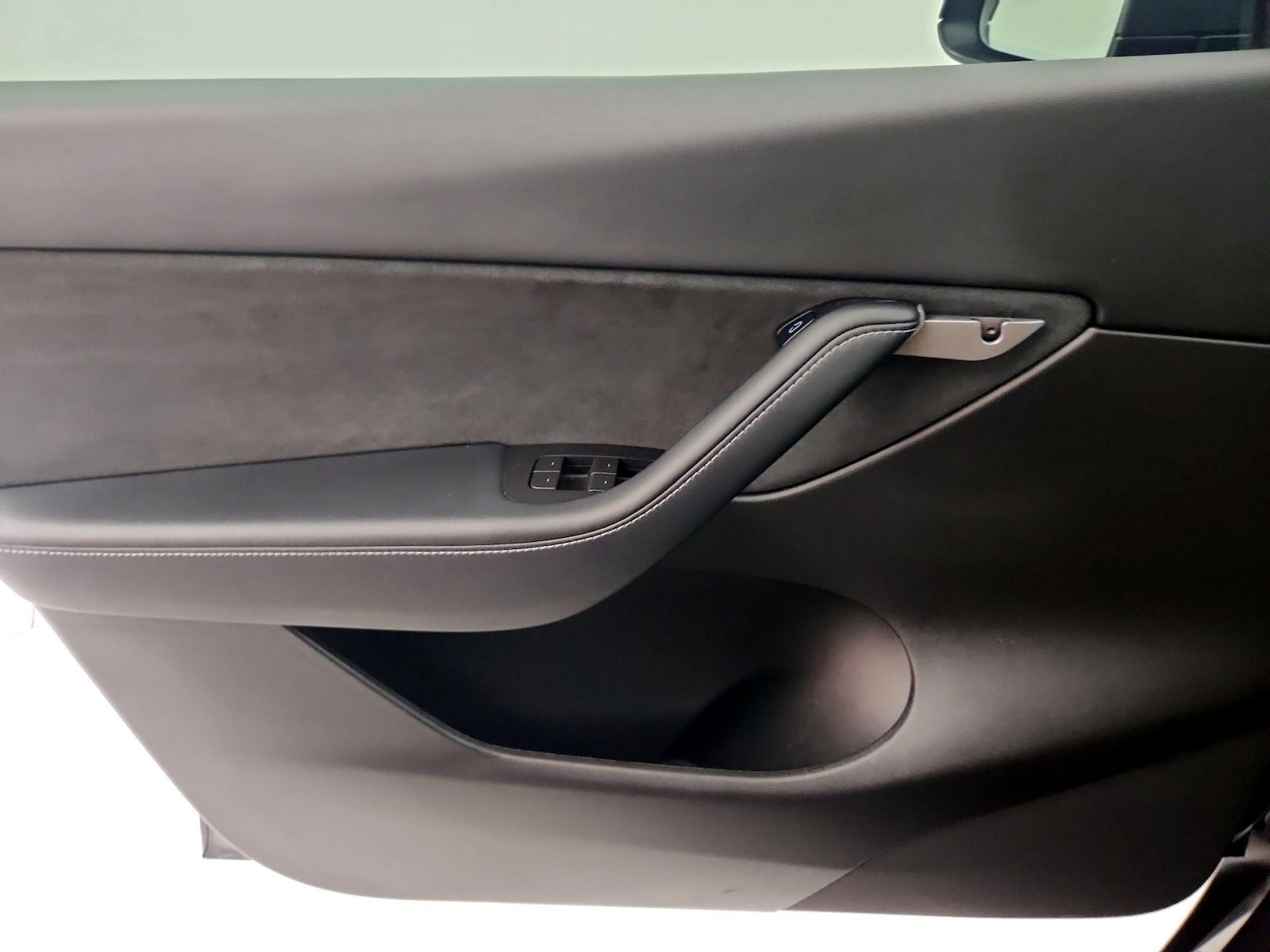 2022 Tesla Model Y Long Range - Photo 13