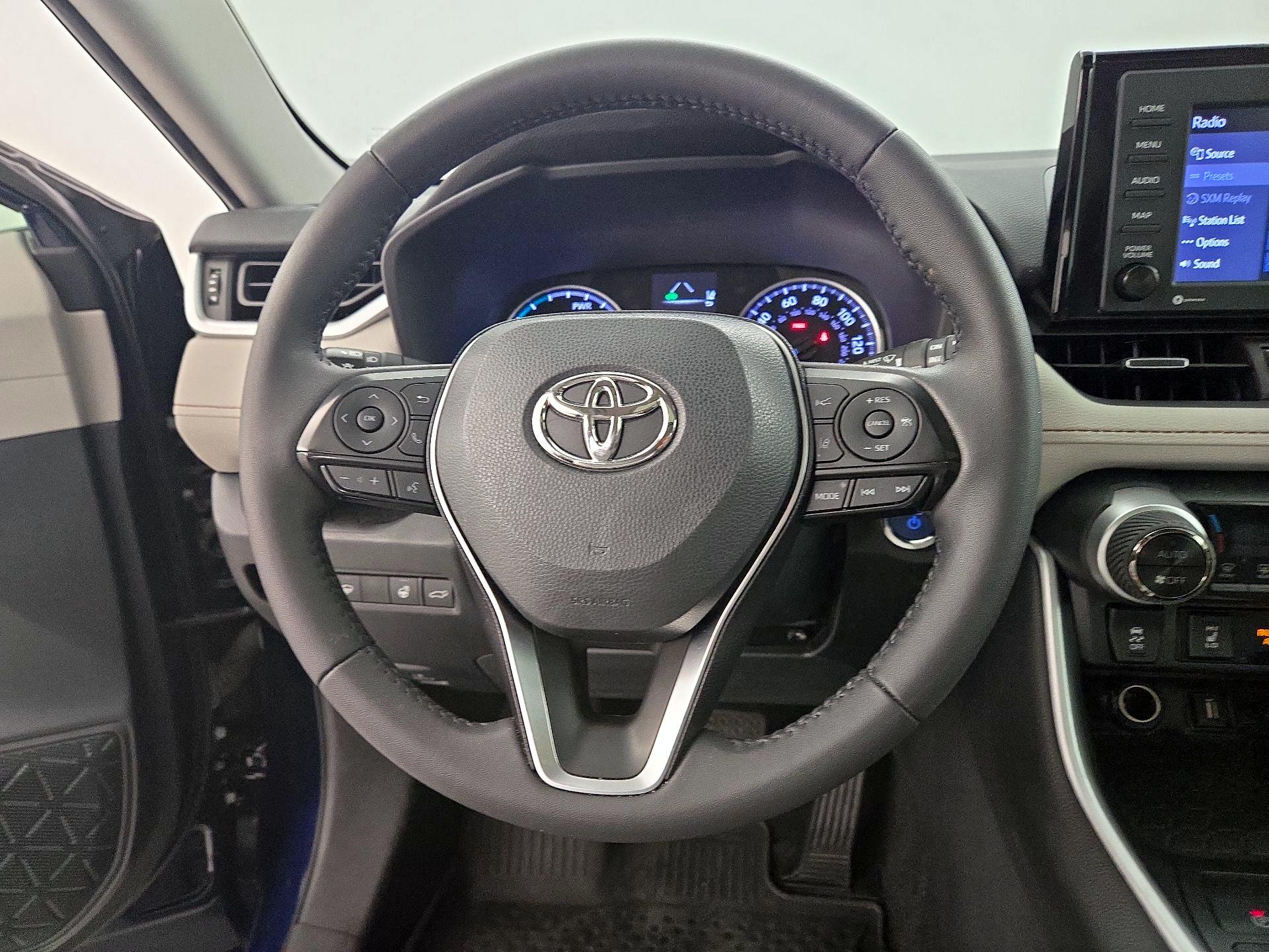 Thumbnail: 2022 Toyota RAV4 - 10