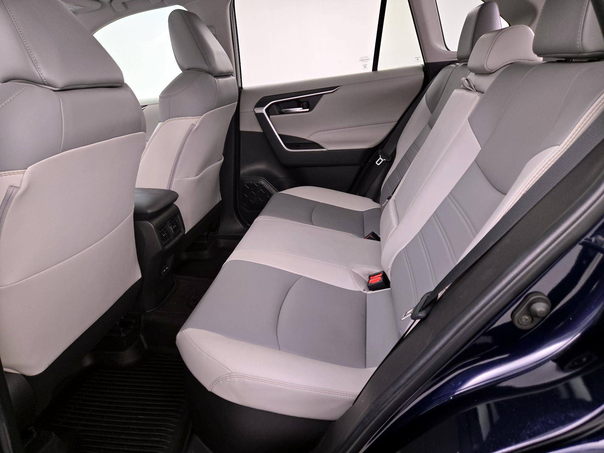 Thumbnail: 2022 Toyota RAV4 - 20