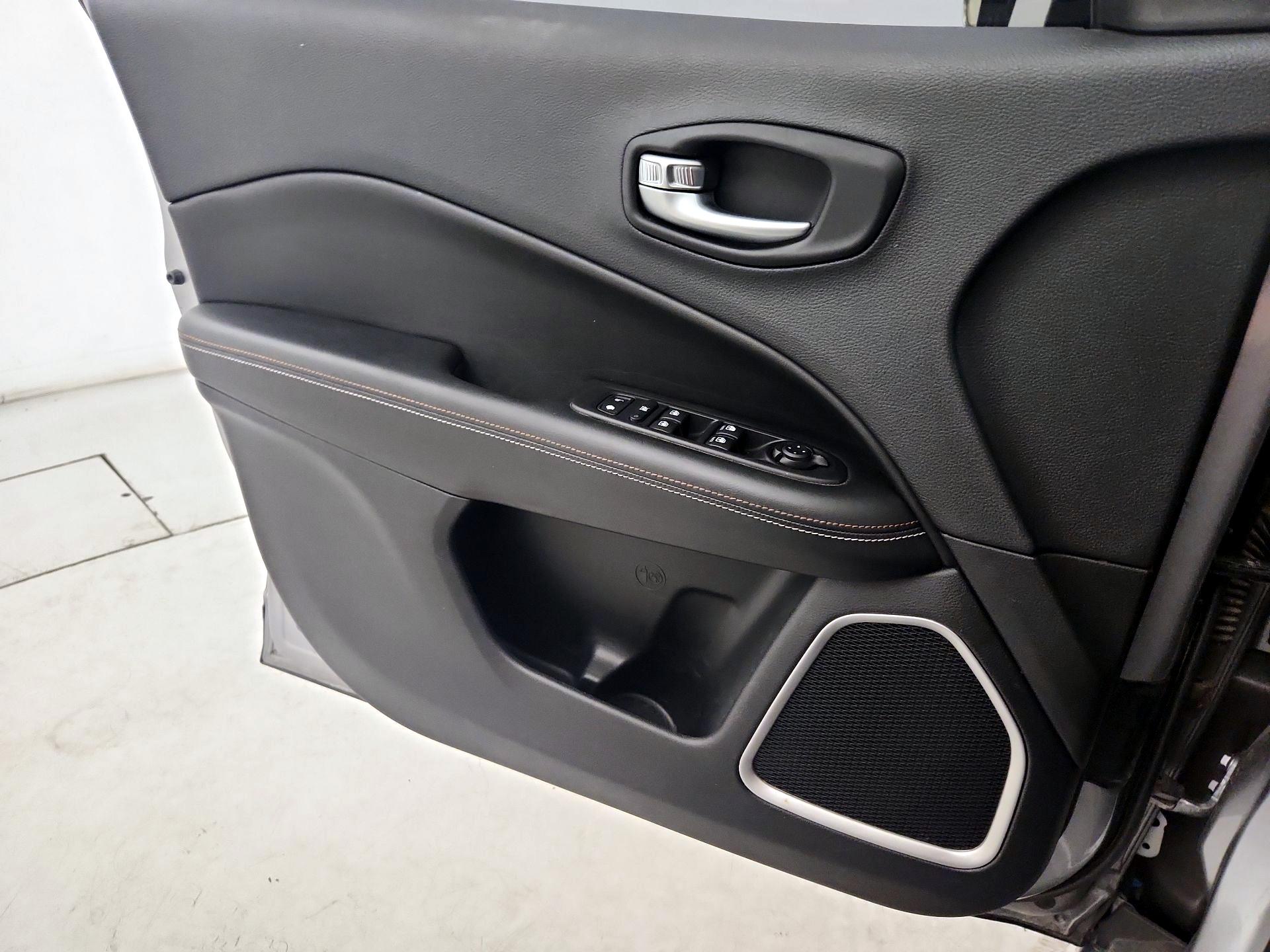 Thumbnail: 2019 Jeep Compass - 12