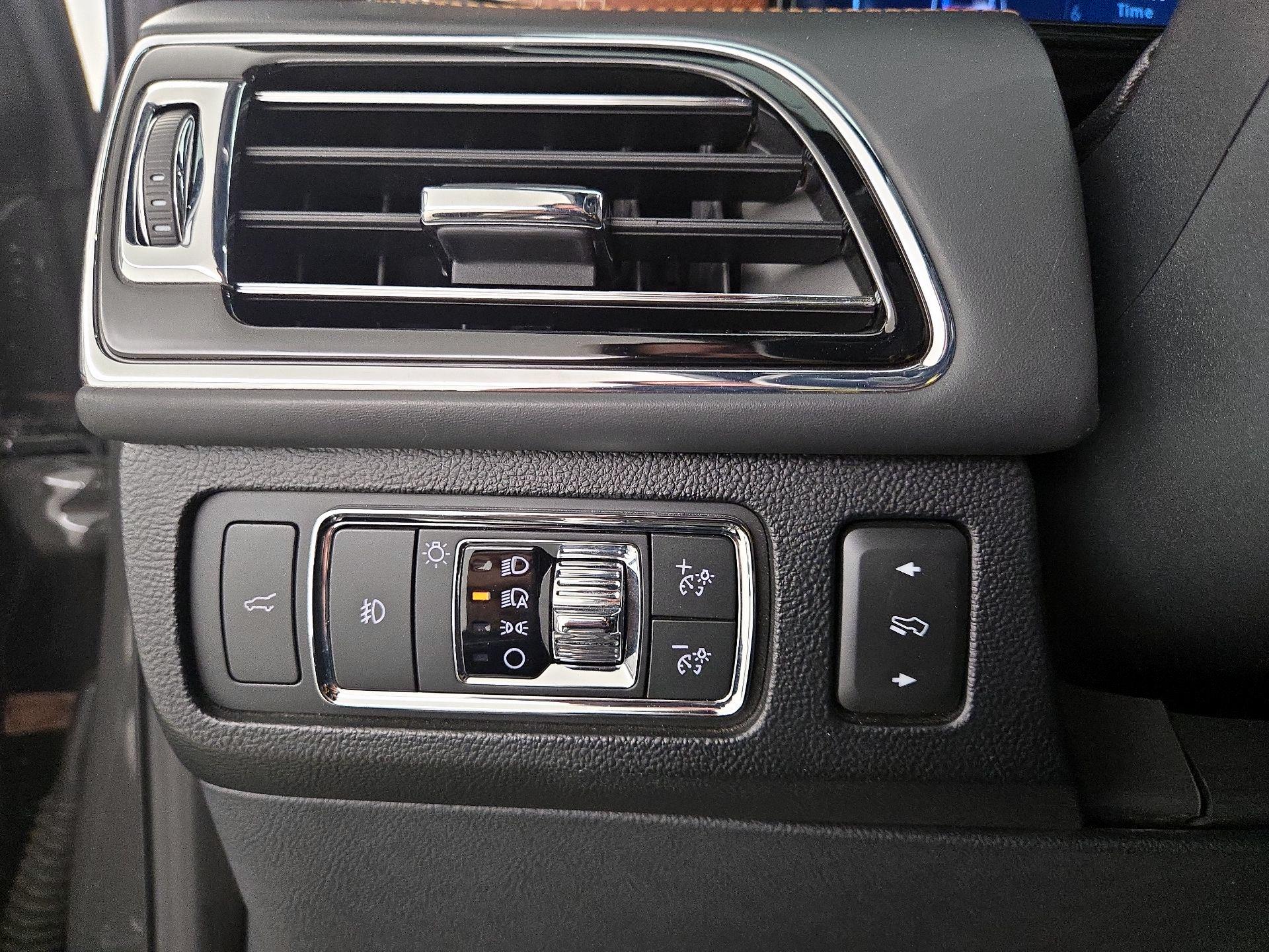 Thumbnail: 2022 Lincoln Navigator - 13