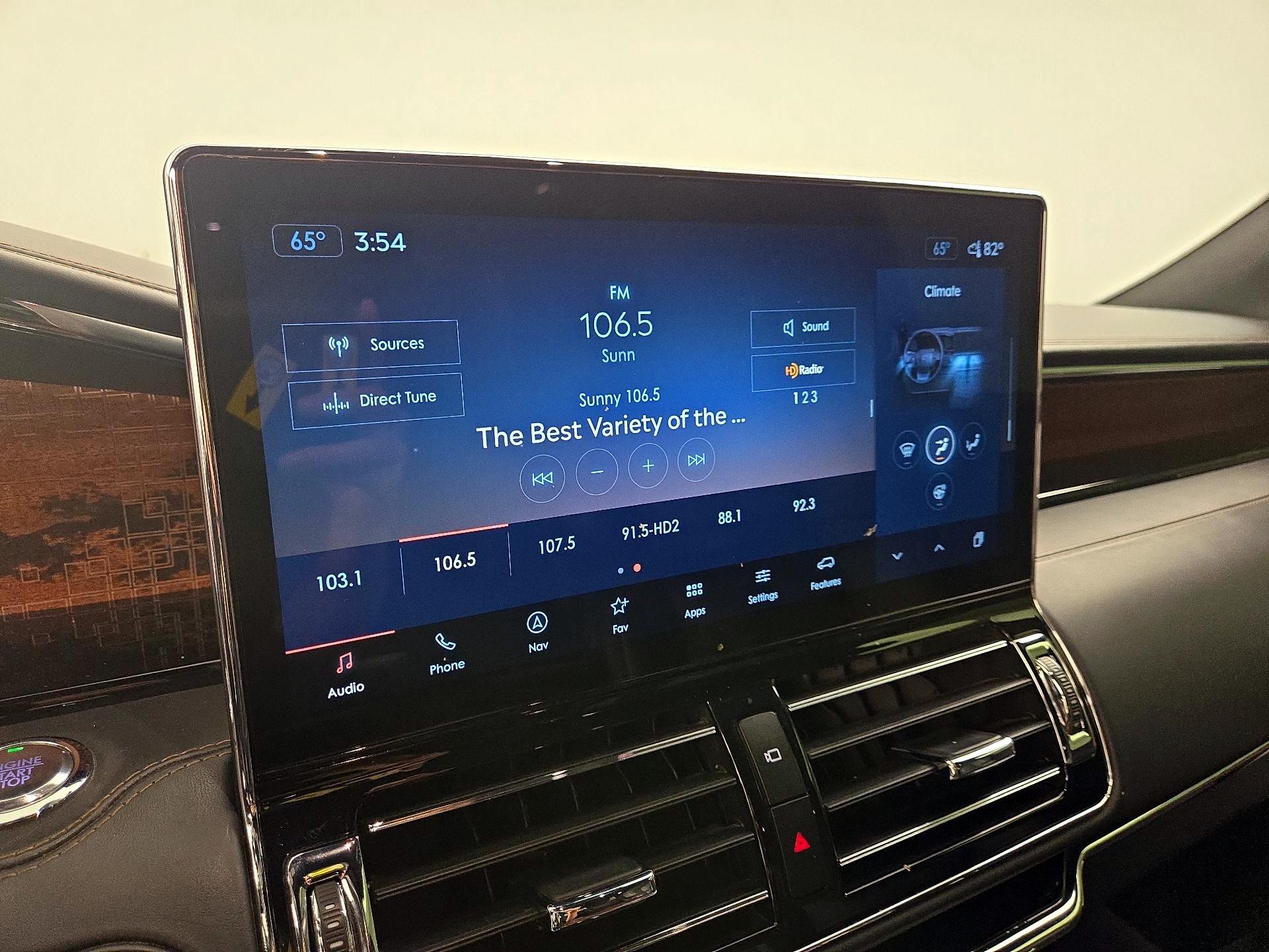 Thumbnail: 2022 Lincoln Navigator - 16