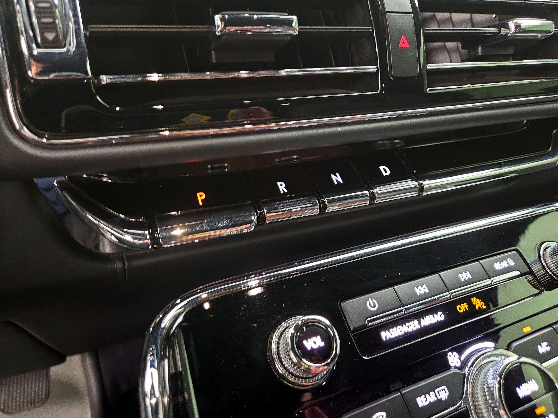 Thumbnail: 2022 Lincoln Navigator - 18