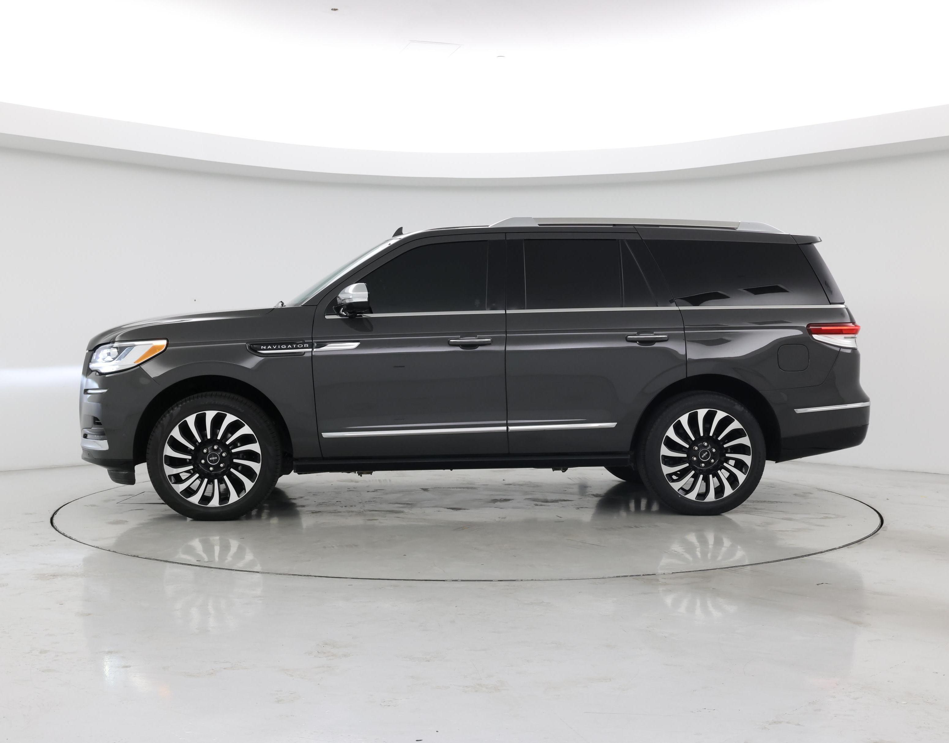 Thumbnail: 2022 Lincoln Navigator - 3