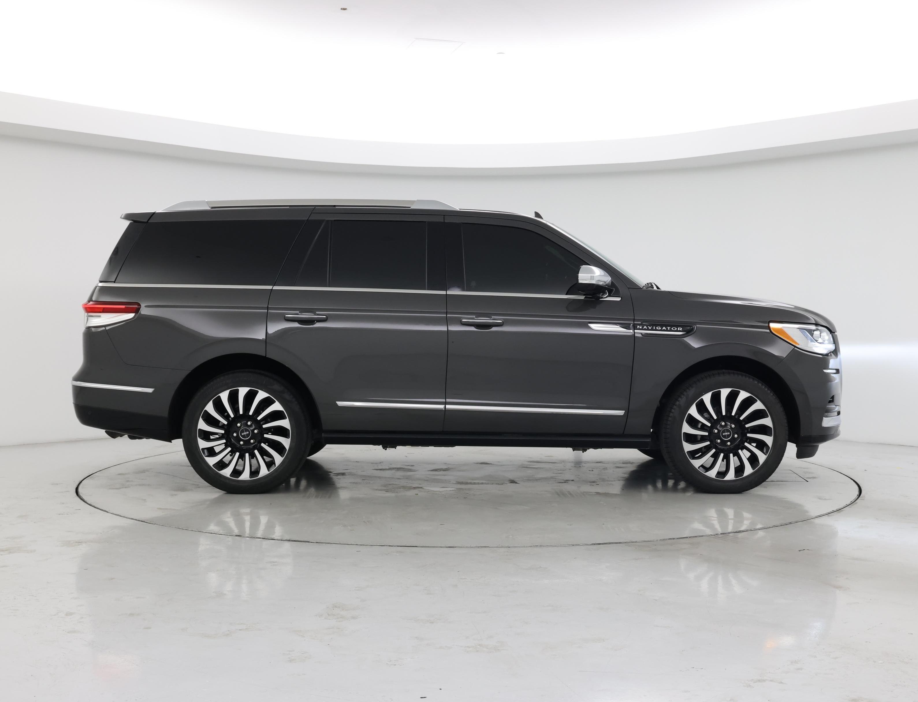 Thumbnail: 2022 Lincoln Navigator - 7