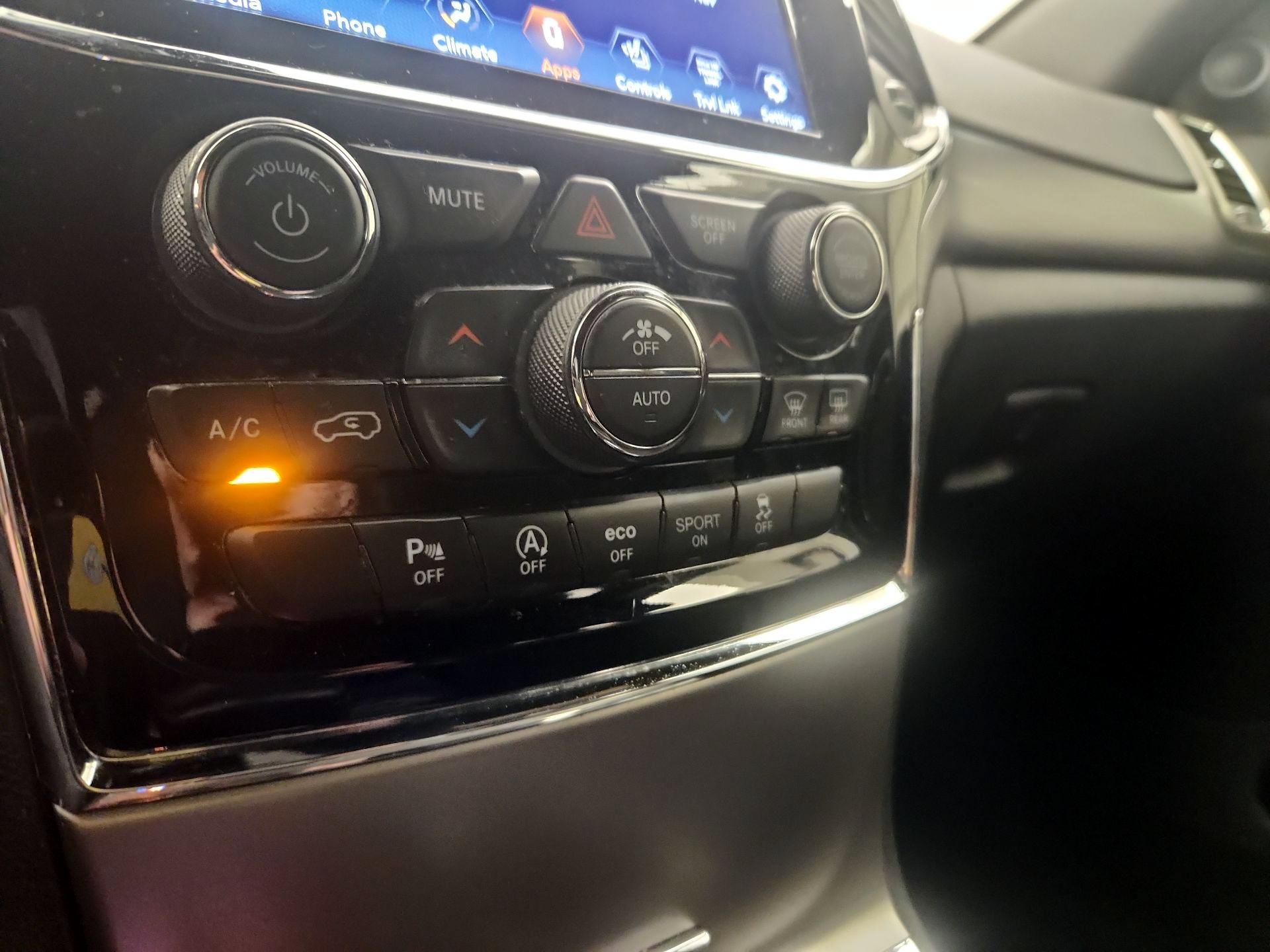 Thumbnail: 2020 Jeep Grand Cherokee - 16