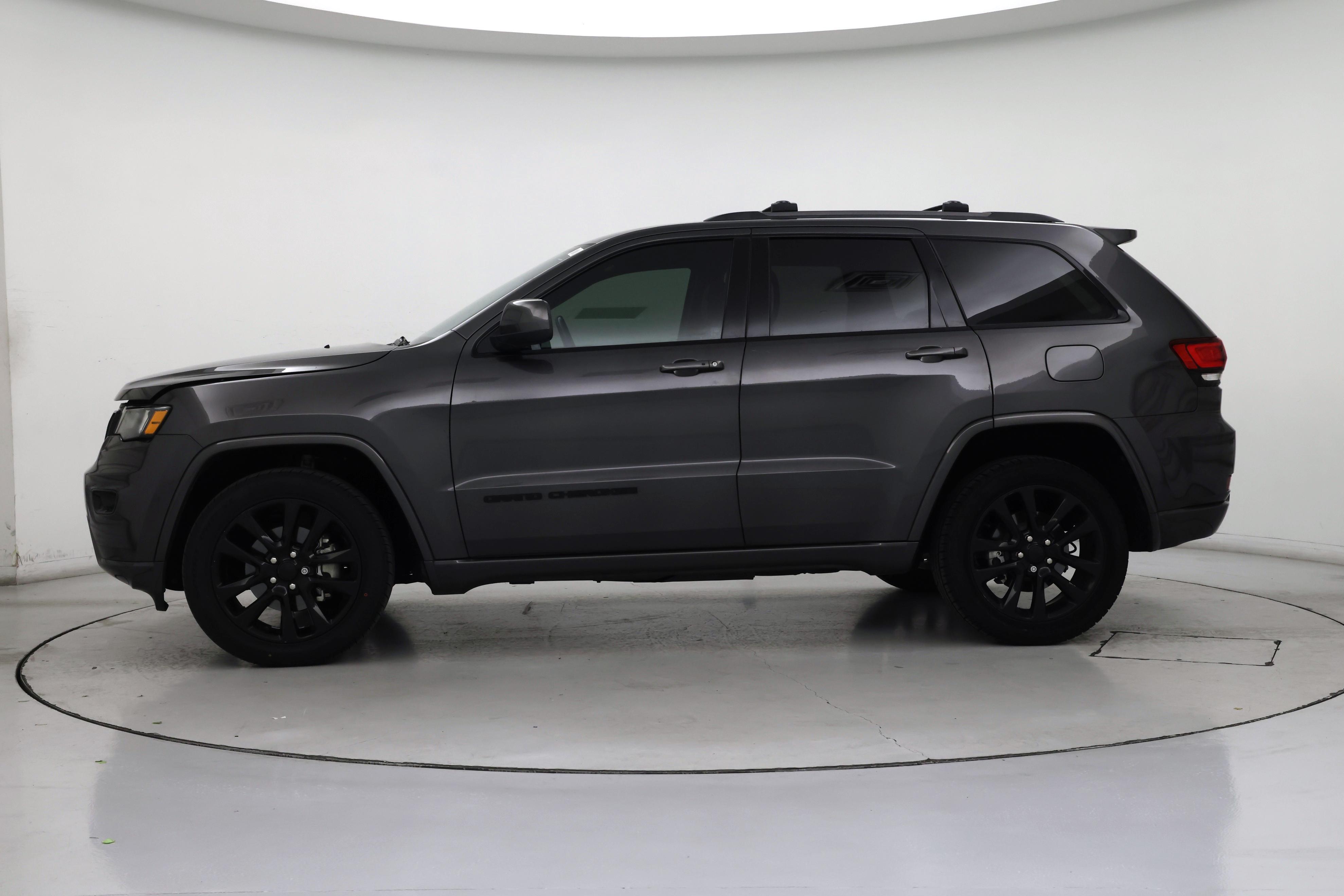 Thumbnail: 2020 Jeep Grand Cherokee - 3