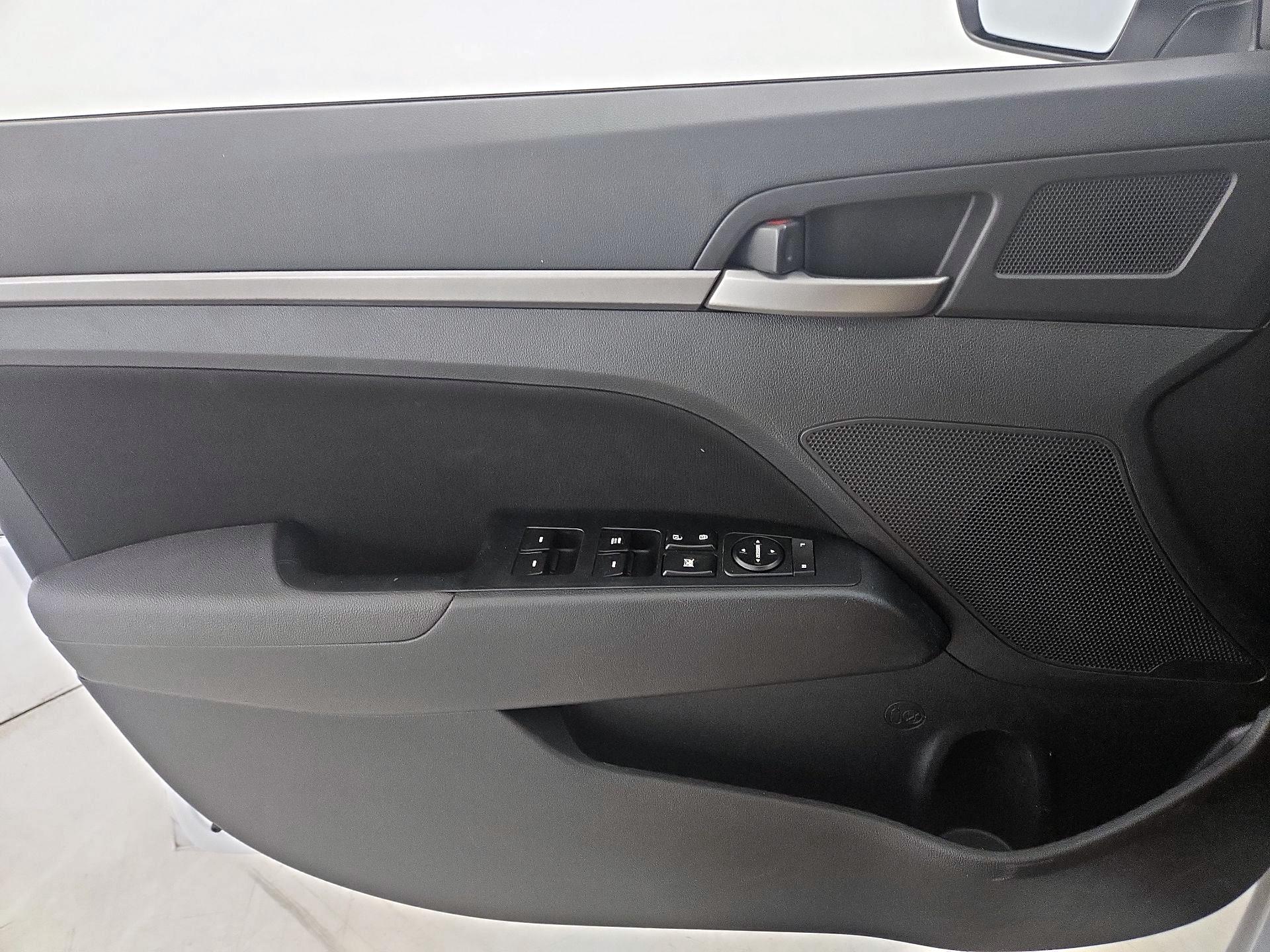 Thumbnail: 2018 Hyundai Elantra - 12