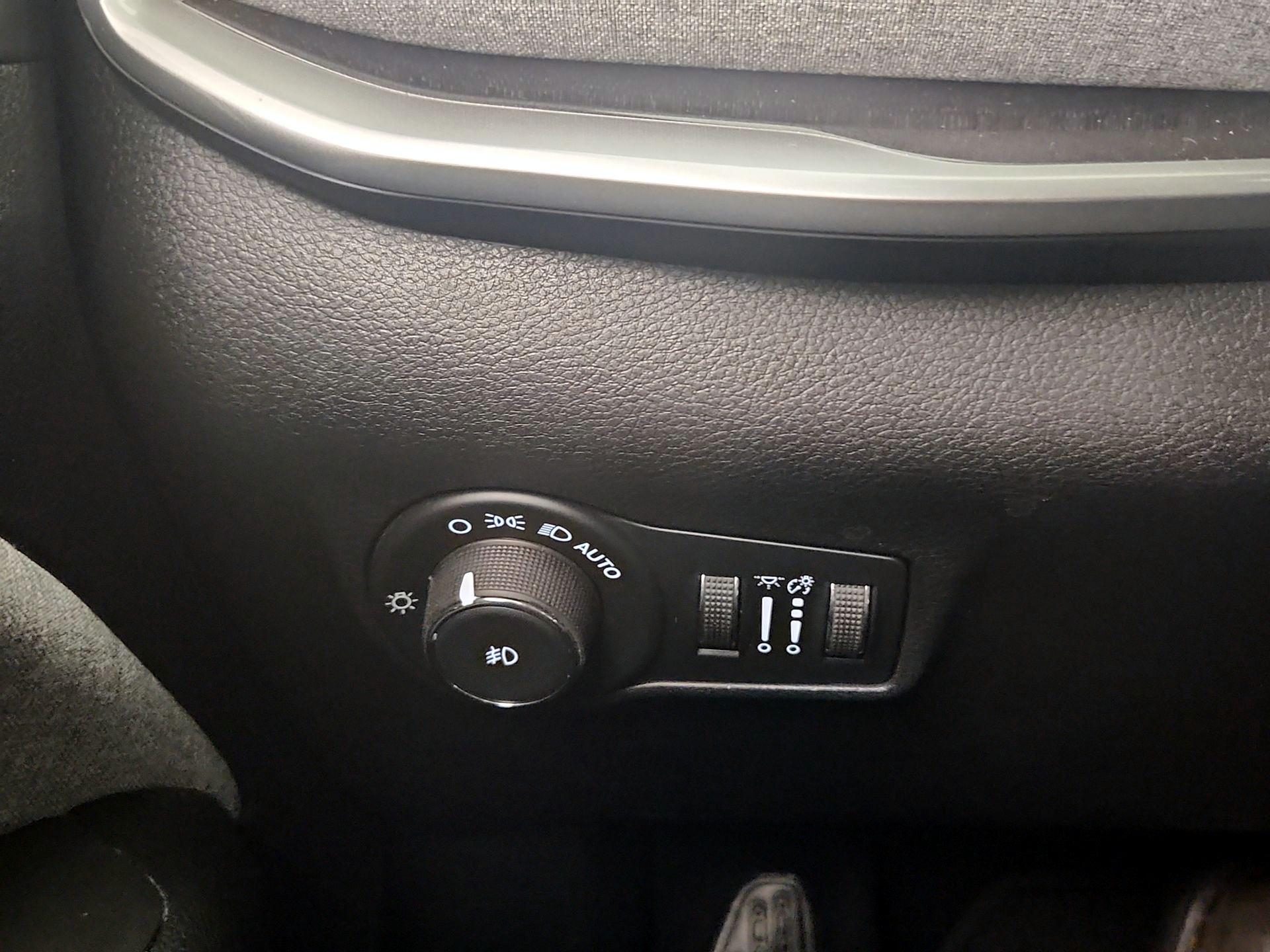 Thumbnail: 2022 Jeep Compass - 13