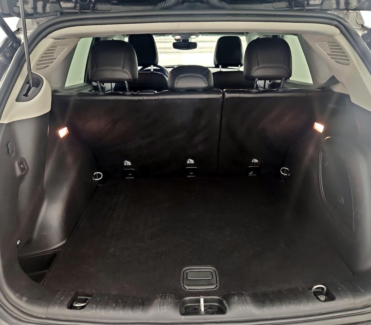Trunk/Cargo (Seats Up)
