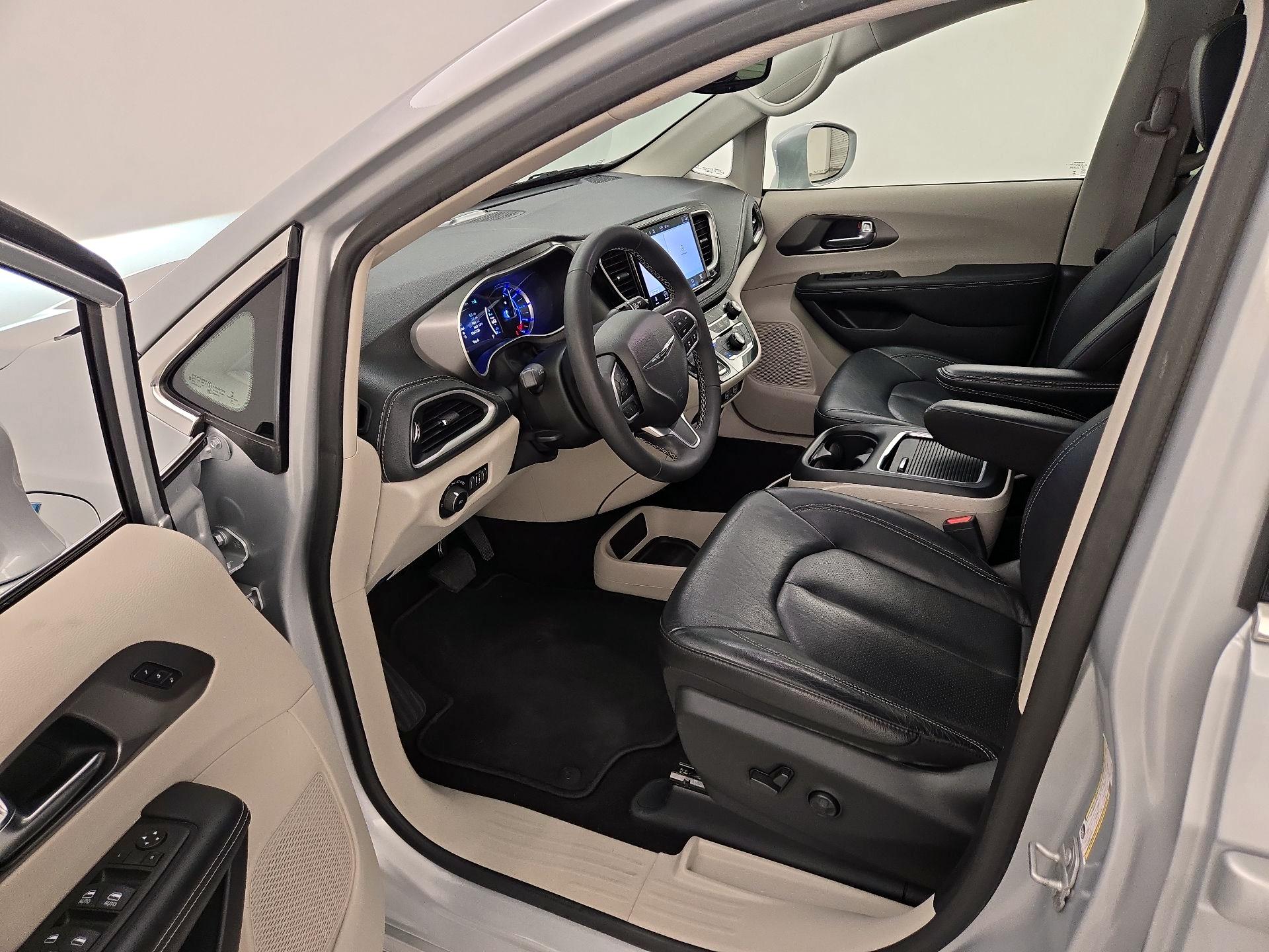 Thumbnail: 2022 Chrysler Pacifica - 11