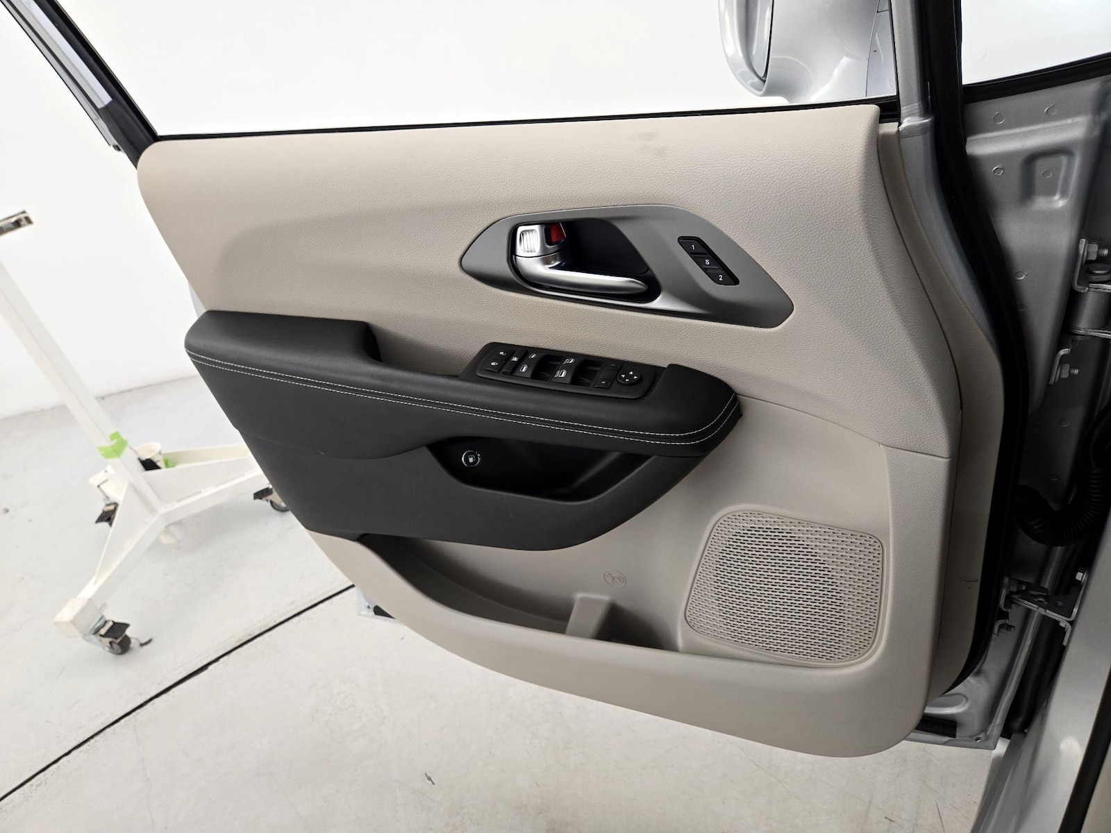 2022 Chrysler Pacifica Hybrid Touring L - Photo 13
