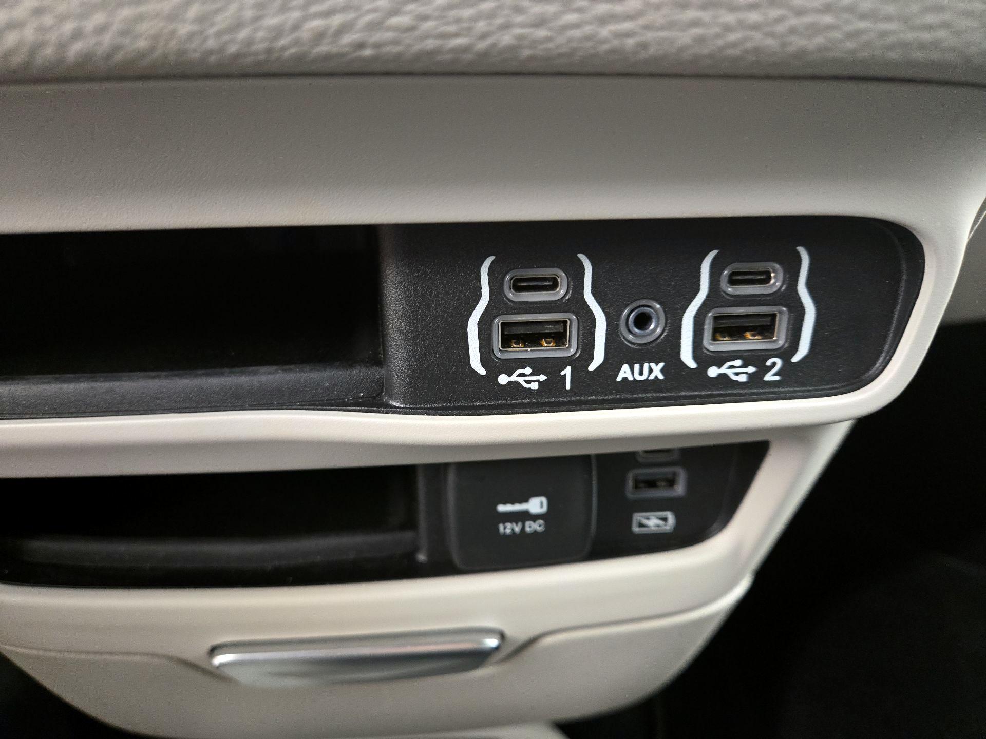 Thumbnail: 2022 Chrysler Pacifica - 18
