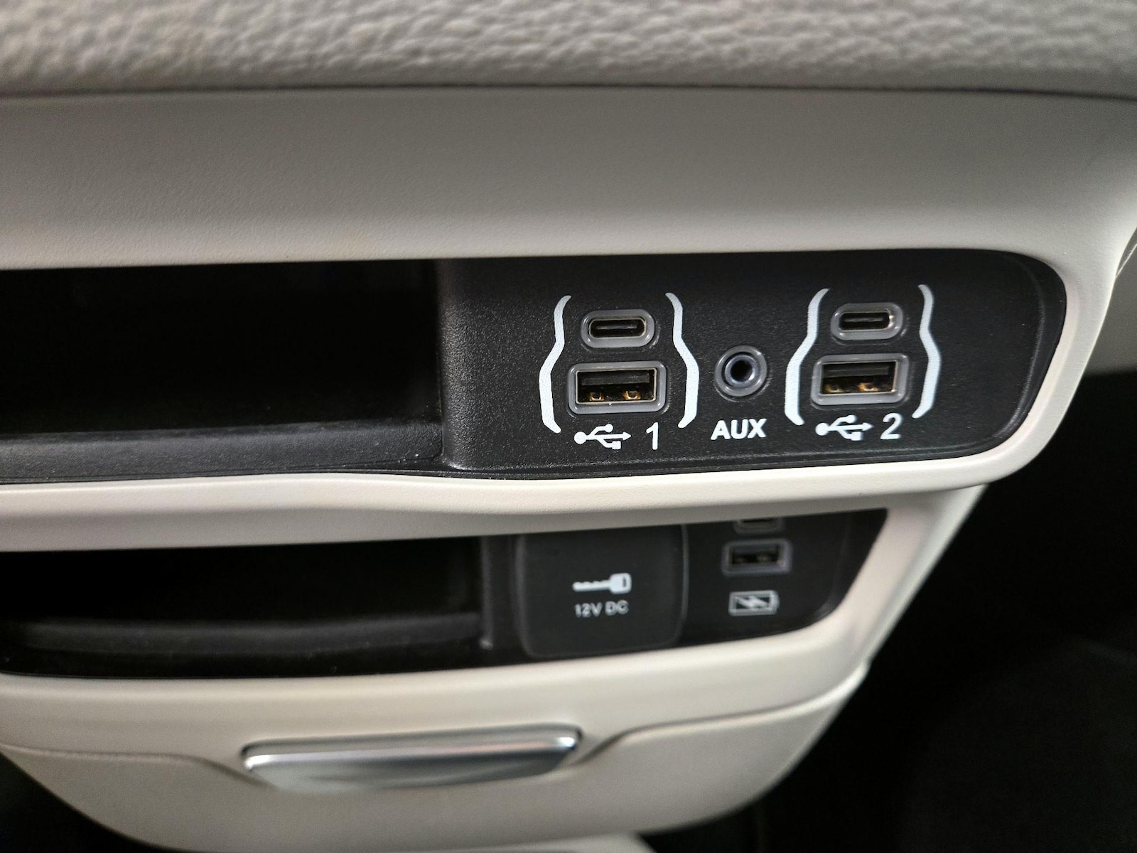 2022 Chrysler Pacifica Hybrid Touring L - Photo 19