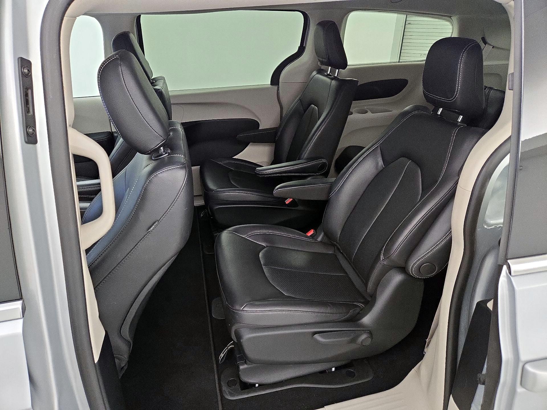 Thumbnail: 2022 Chrysler Pacifica - 19