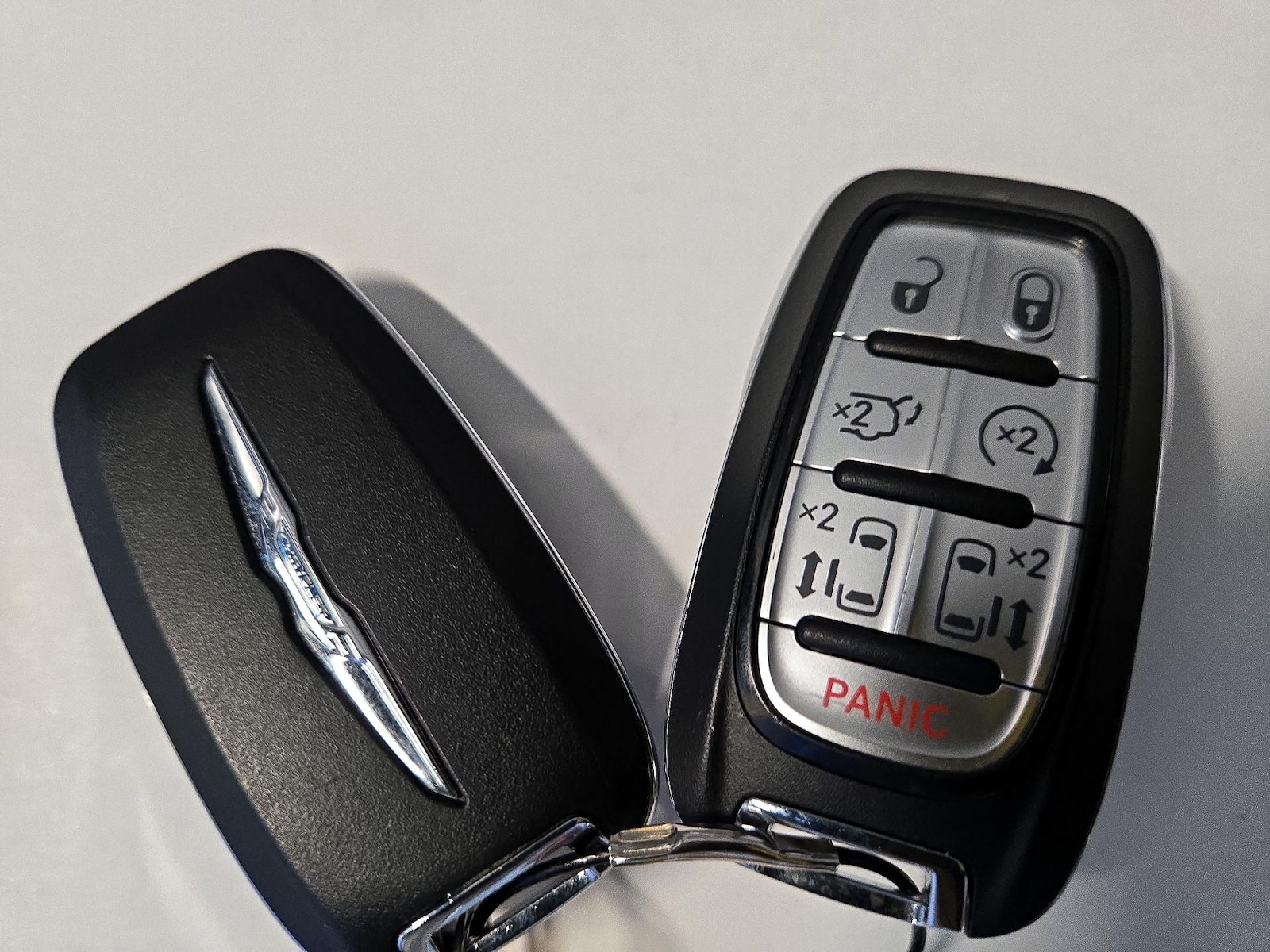 2022 Chrysler Pacifica Hybrid Touring L - Photo 25
