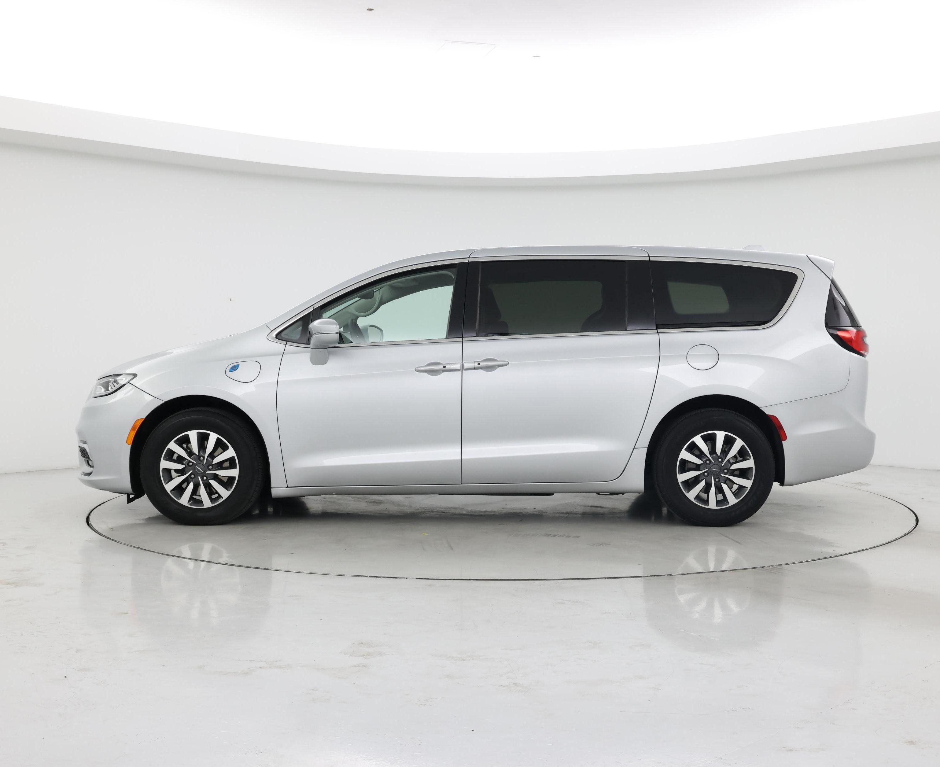 Thumbnail: 2022 Chrysler Pacifica - 3