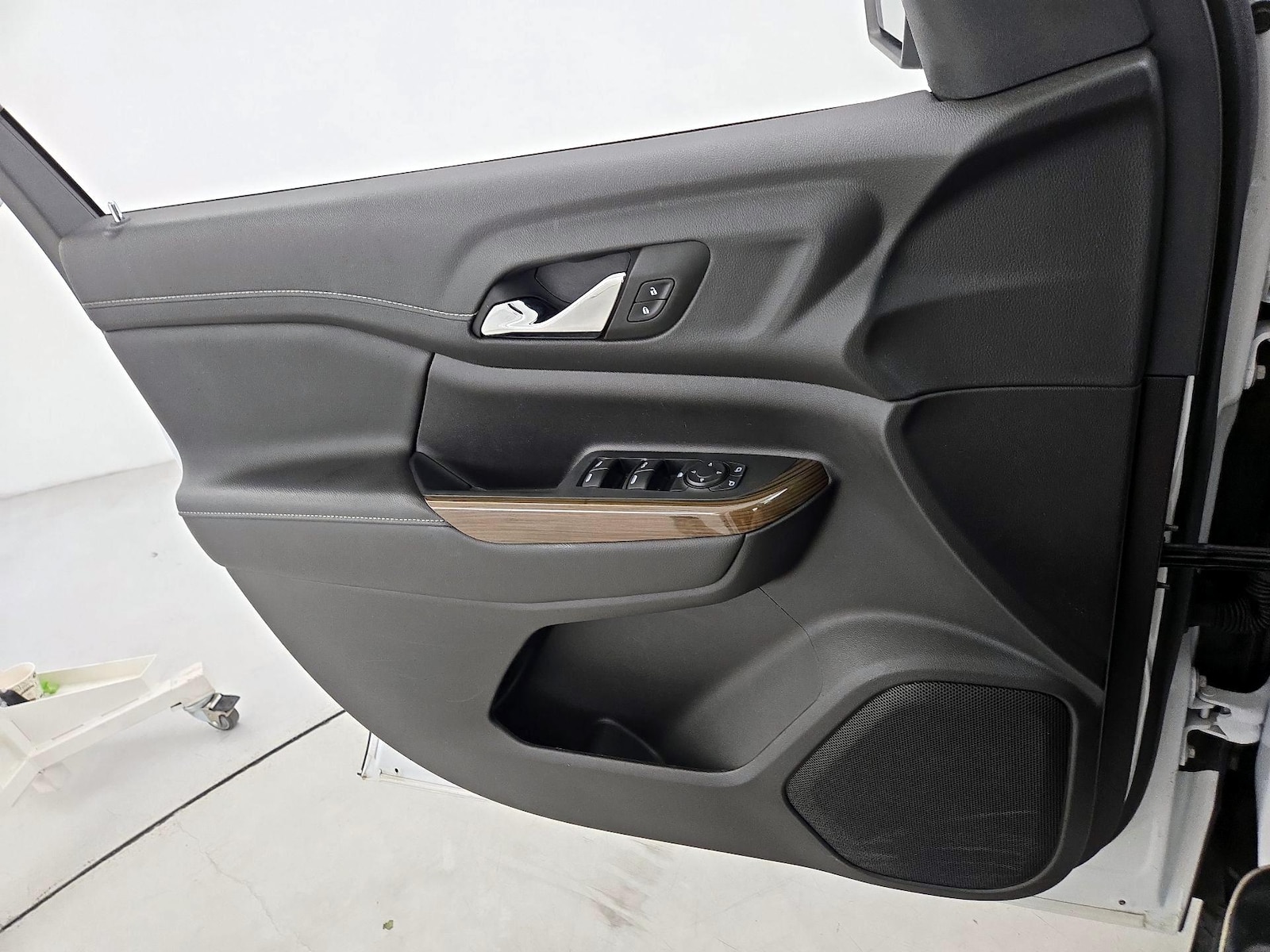 2023 GMC Acadia SLE - Photo 13