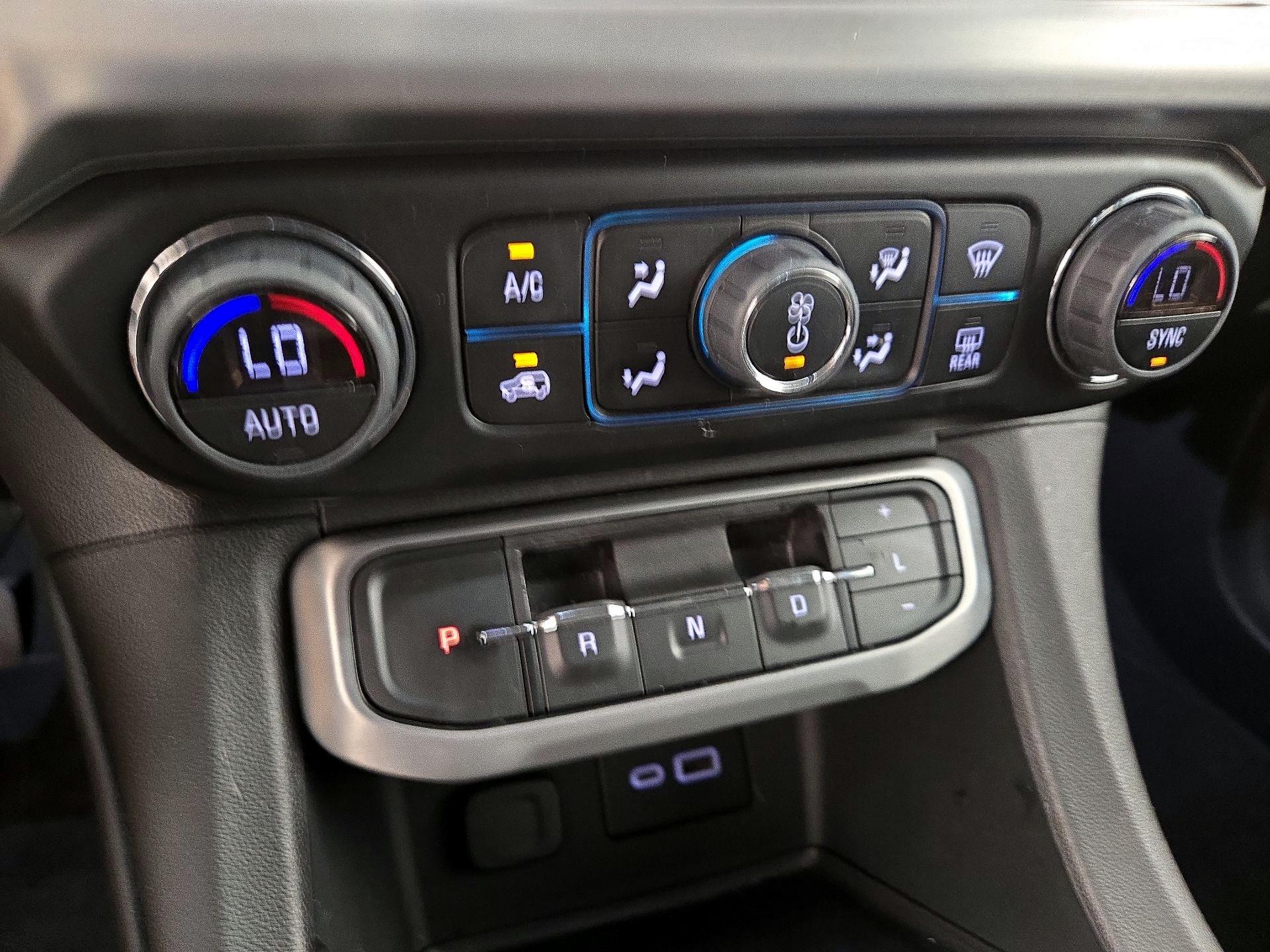 Thumbnail: 2023 GMC Acadia - 16