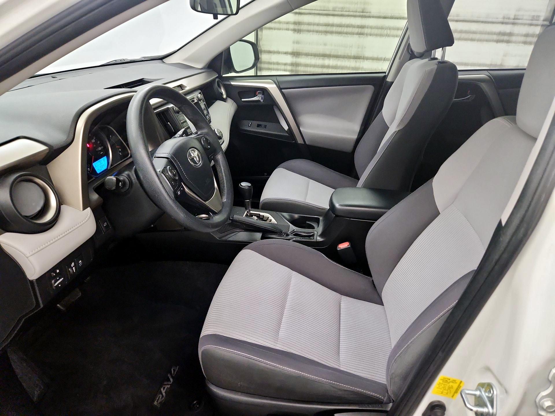 Thumbnail: 2015 Toyota RAV4 - 11