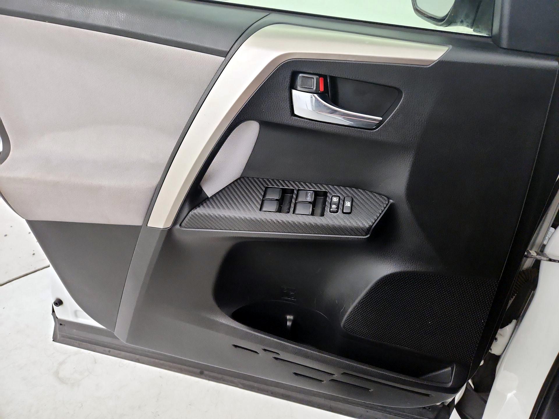 Thumbnail: 2015 Toyota RAV4 - 12