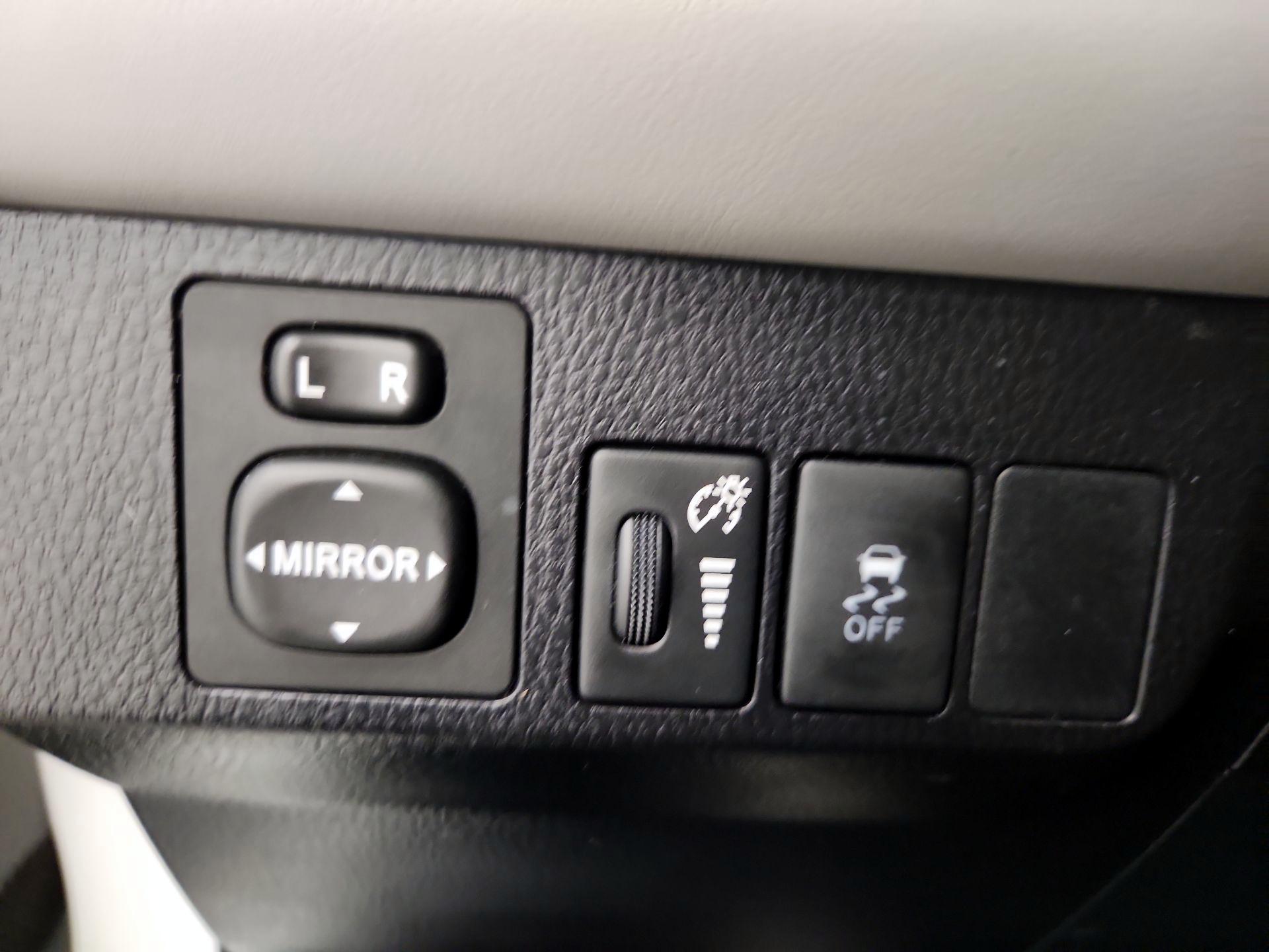Thumbnail: 2015 Toyota RAV4 - 13