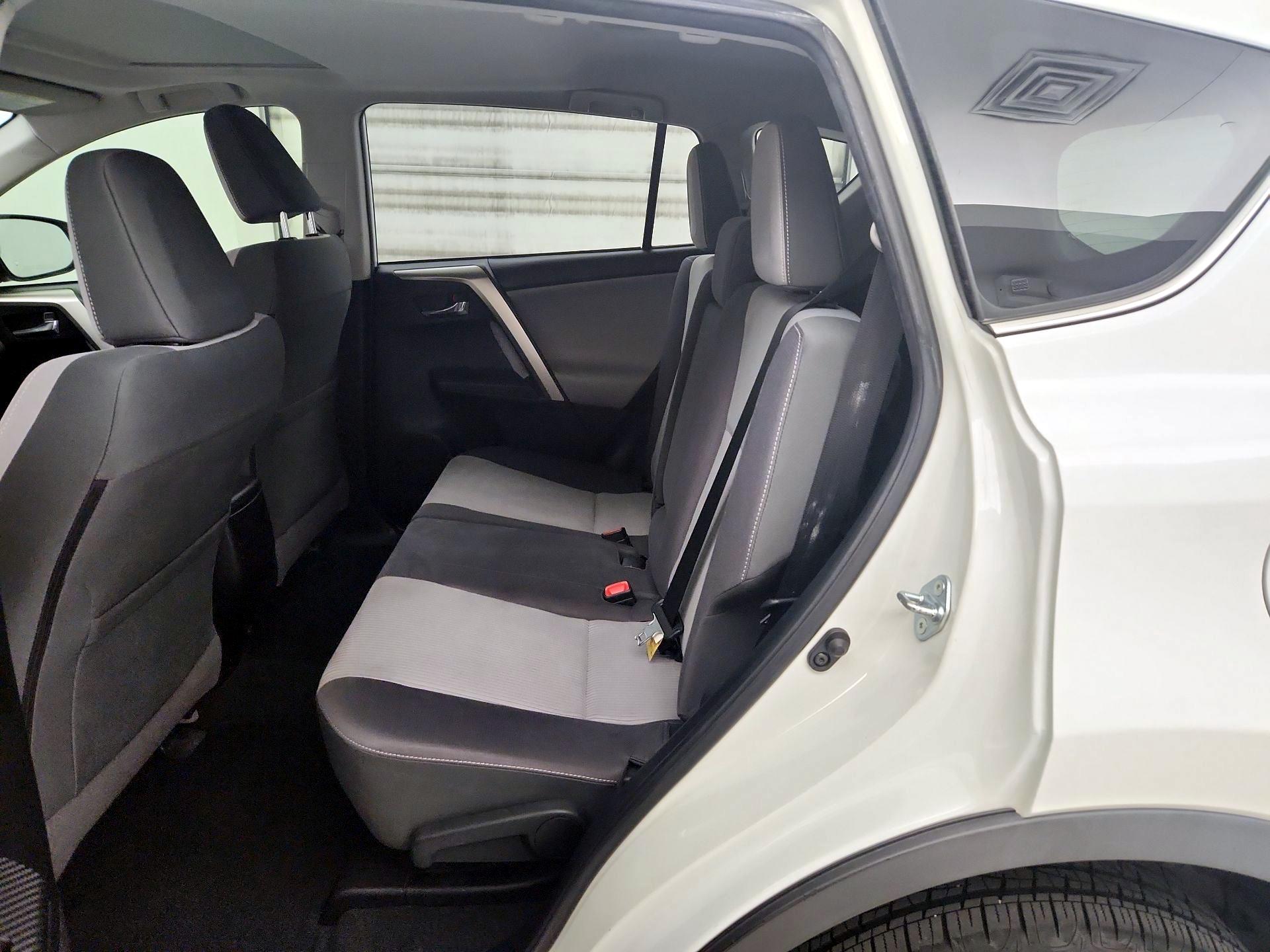 Thumbnail: 2015 Toyota RAV4 - 20