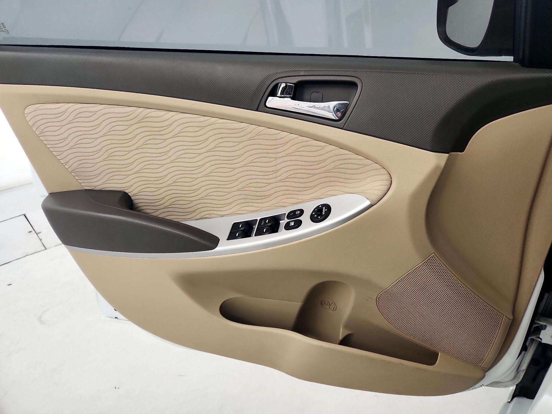 Thumbnail: 2014 Hyundai Accent - 12