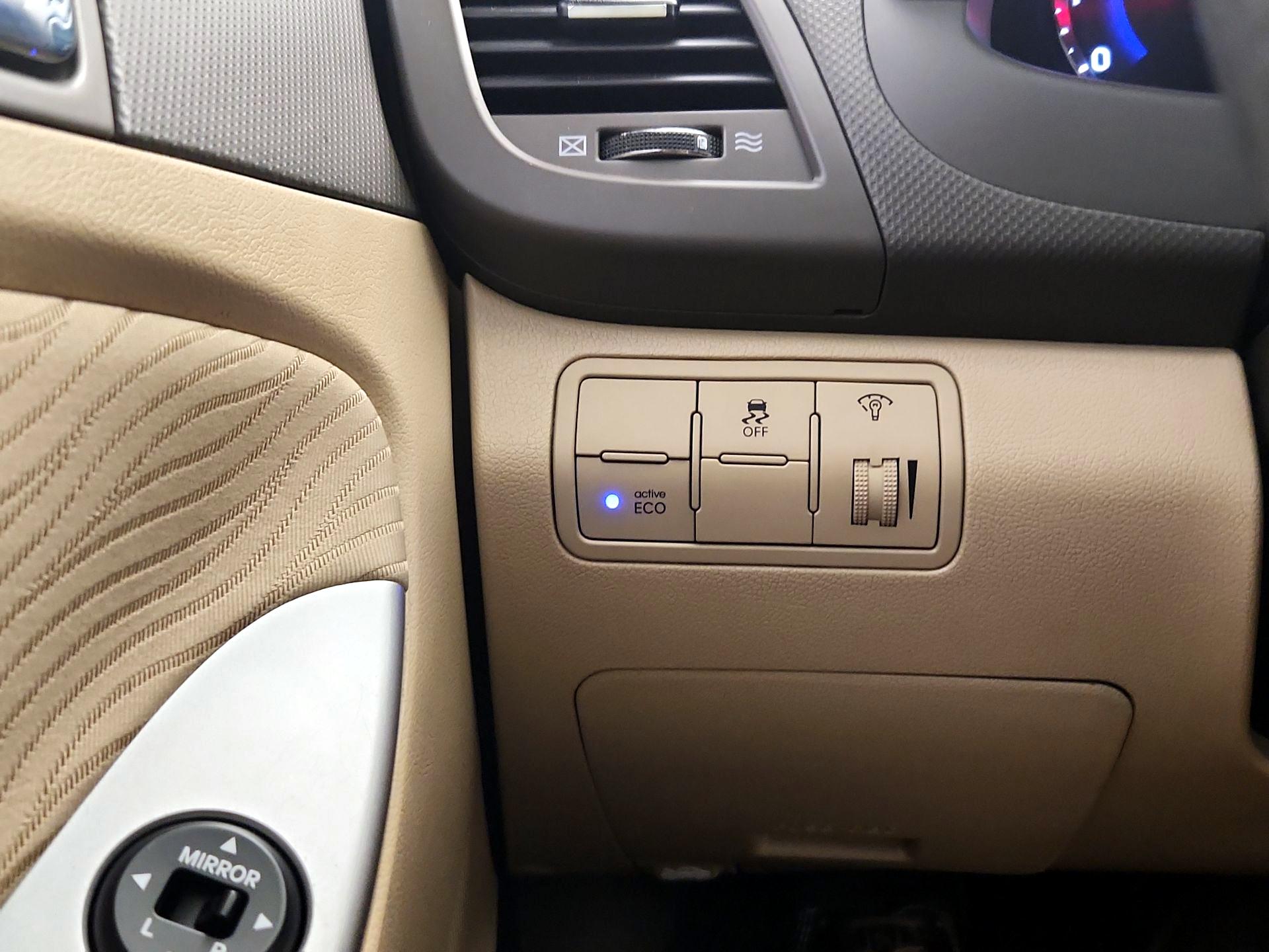 Thumbnail: 2014 Hyundai Accent - 13