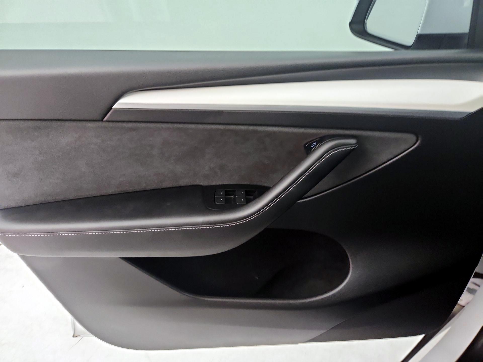 Thumbnail: 2023 Tesla Model Y - 12