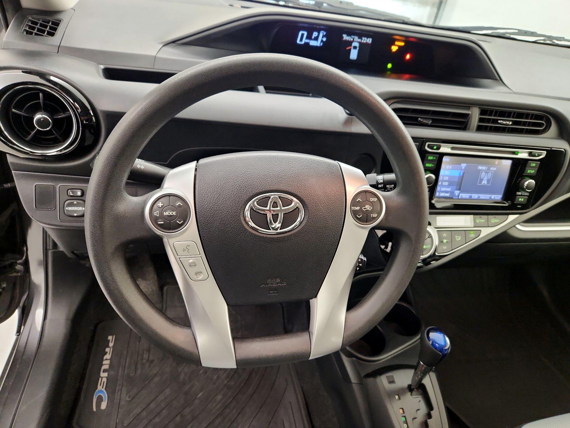 Thumbnail: 2015 Toyota Prius c - 10