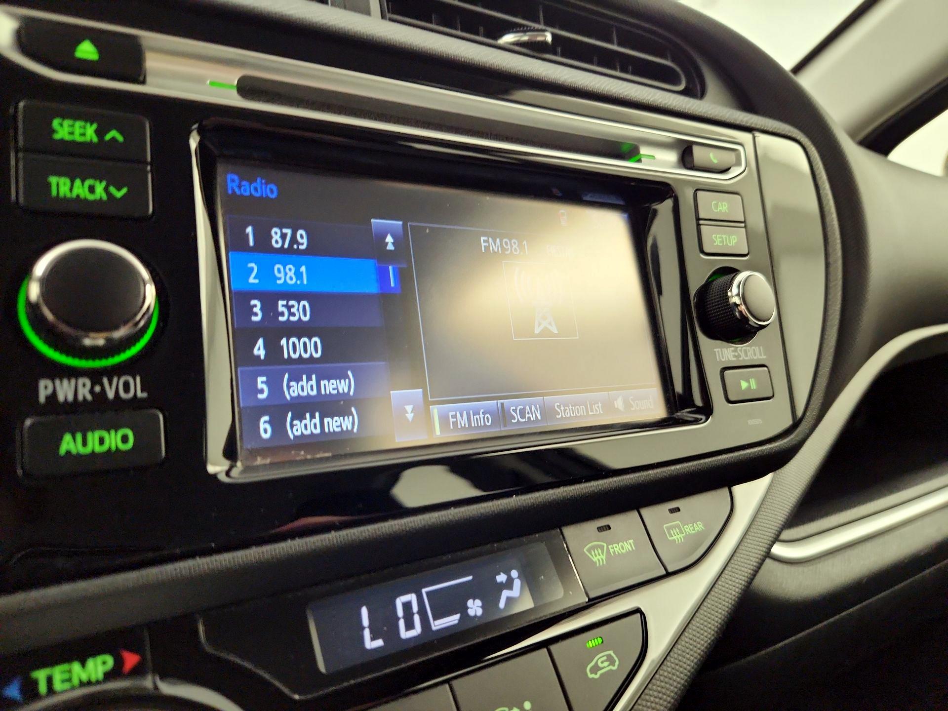 Thumbnail: 2015 Toyota Prius c - 14