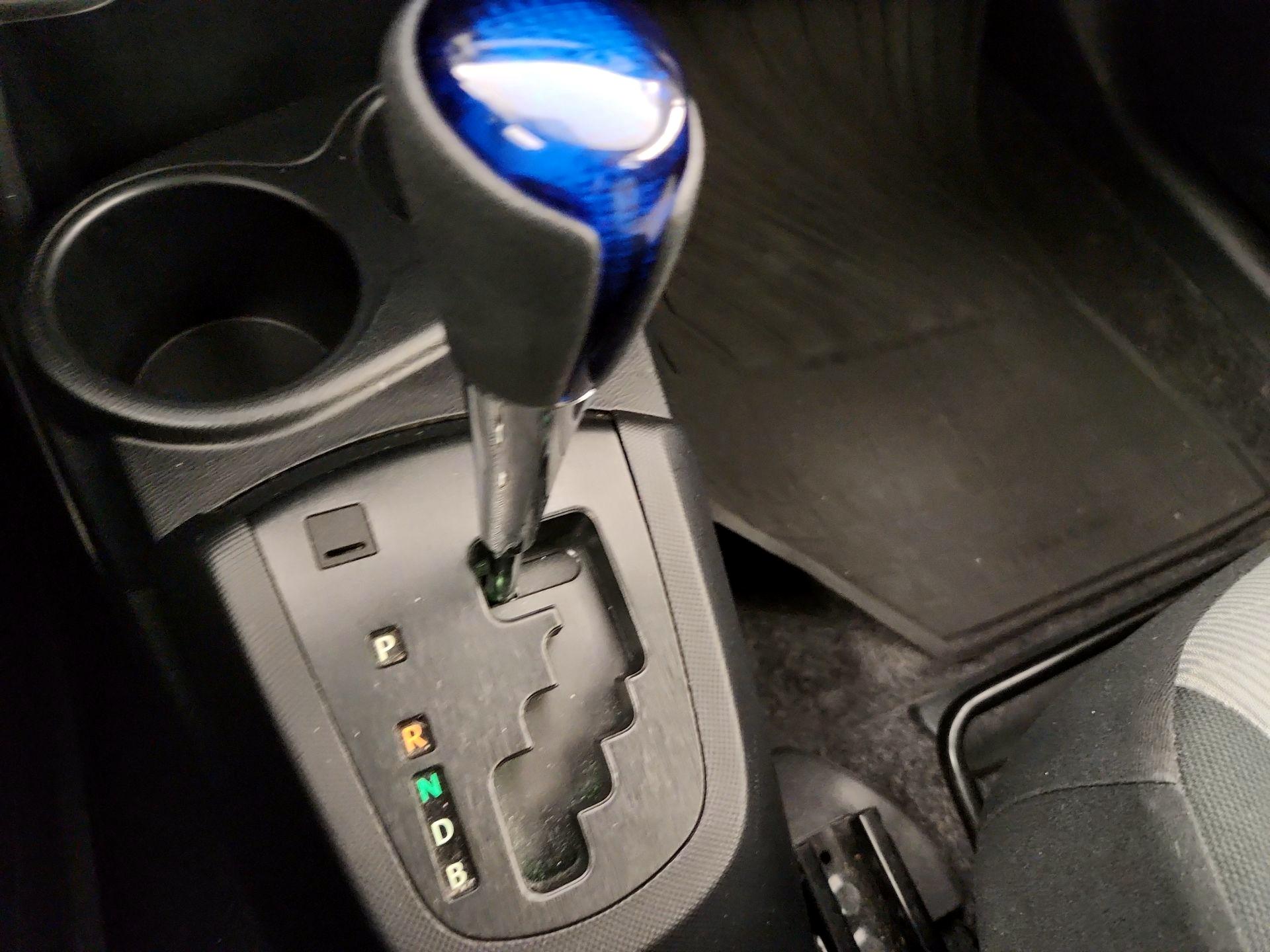 Thumbnail: 2015 Toyota Prius c - 16