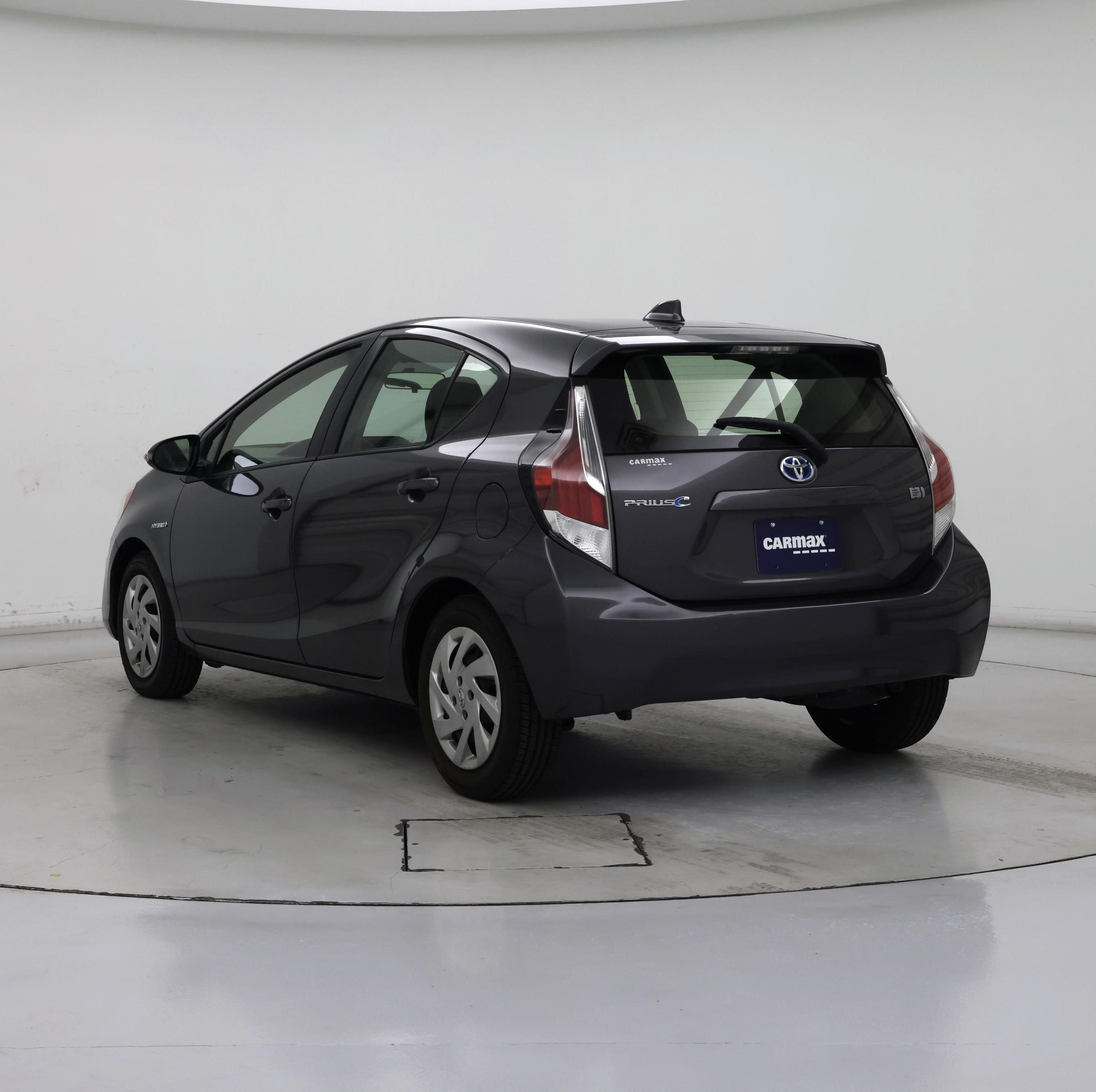 Thumbnail: 2015 Toyota Prius c - 2