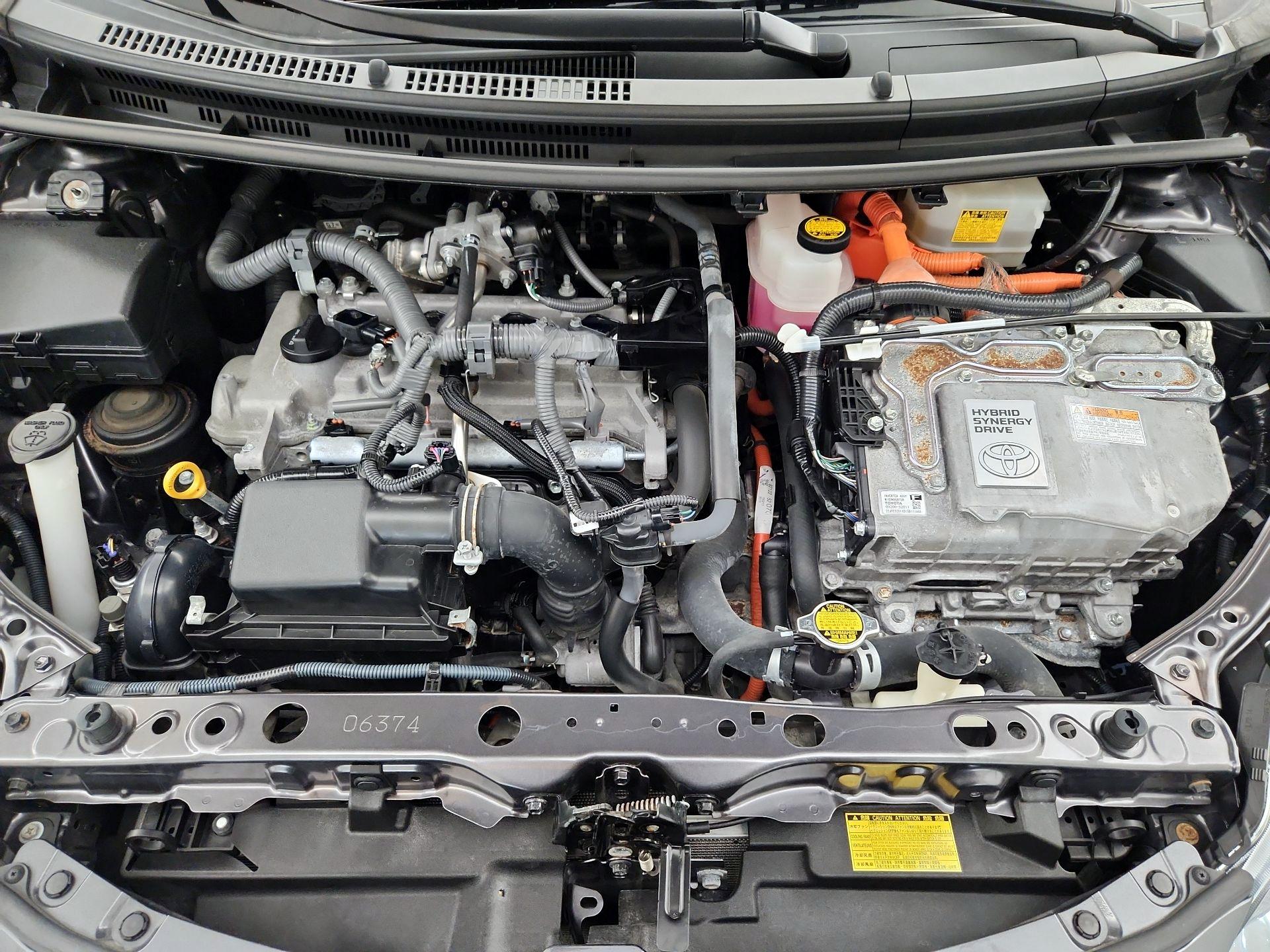 Thumbnail: 2015 Toyota Prius c - 19
