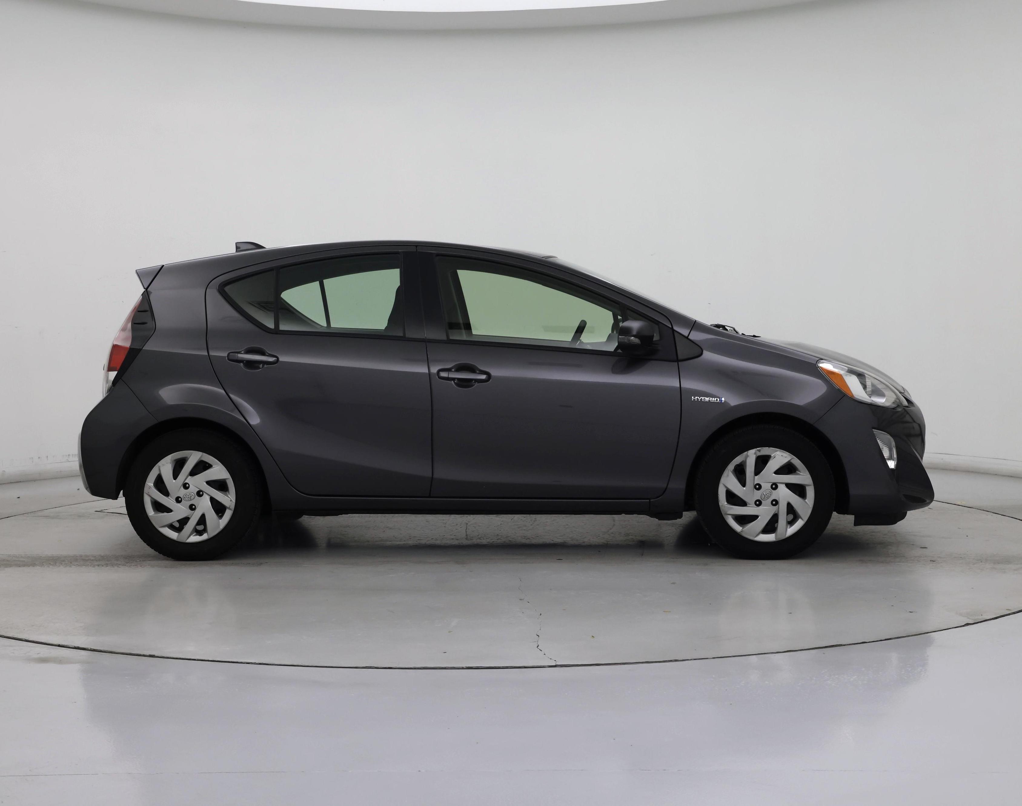 Thumbnail: 2015 Toyota Prius c - 7