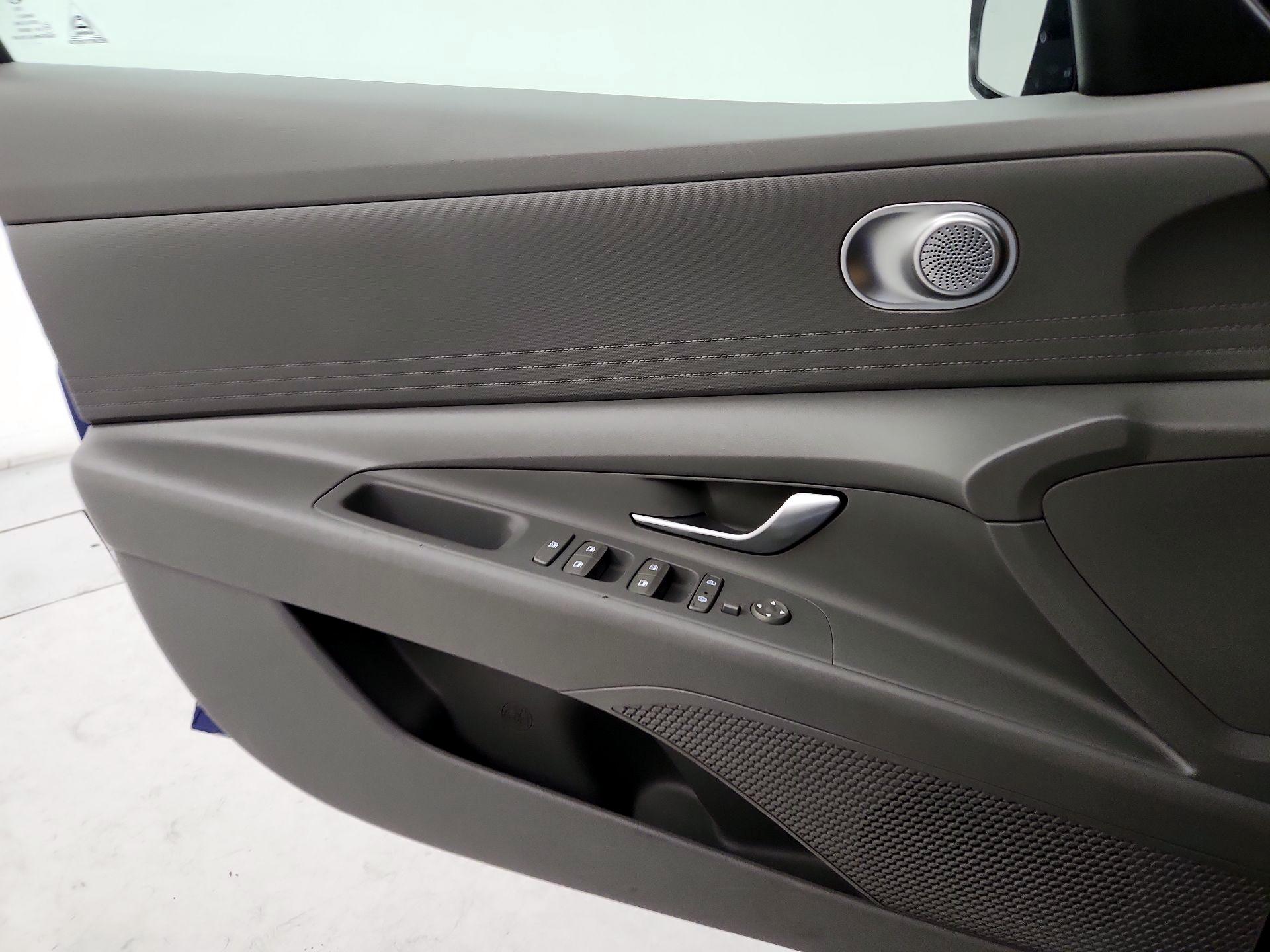 Thumbnail: 2021 Hyundai Elantra - 12