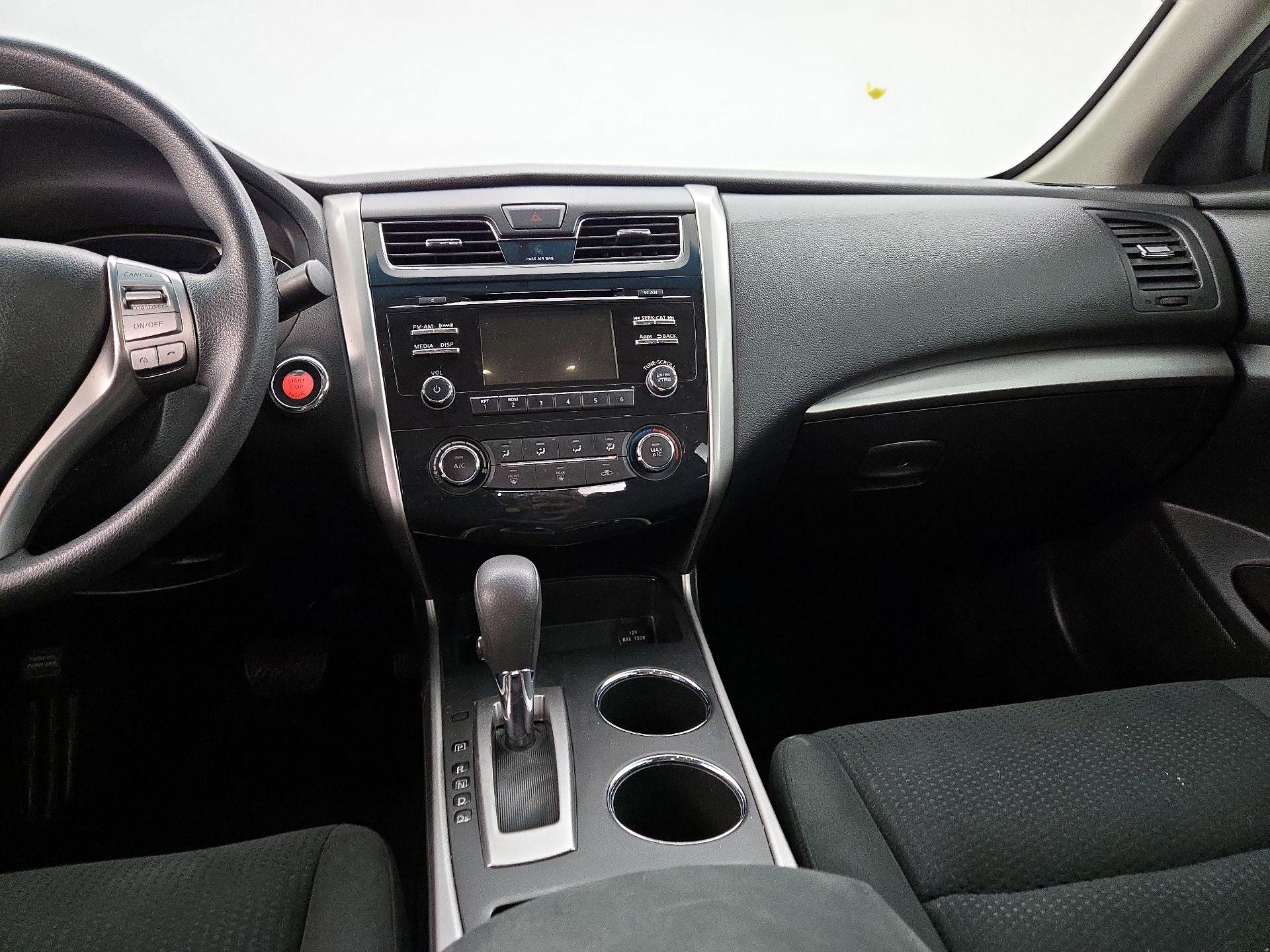 Thumbnail: 2015 Nissan Altima - 9