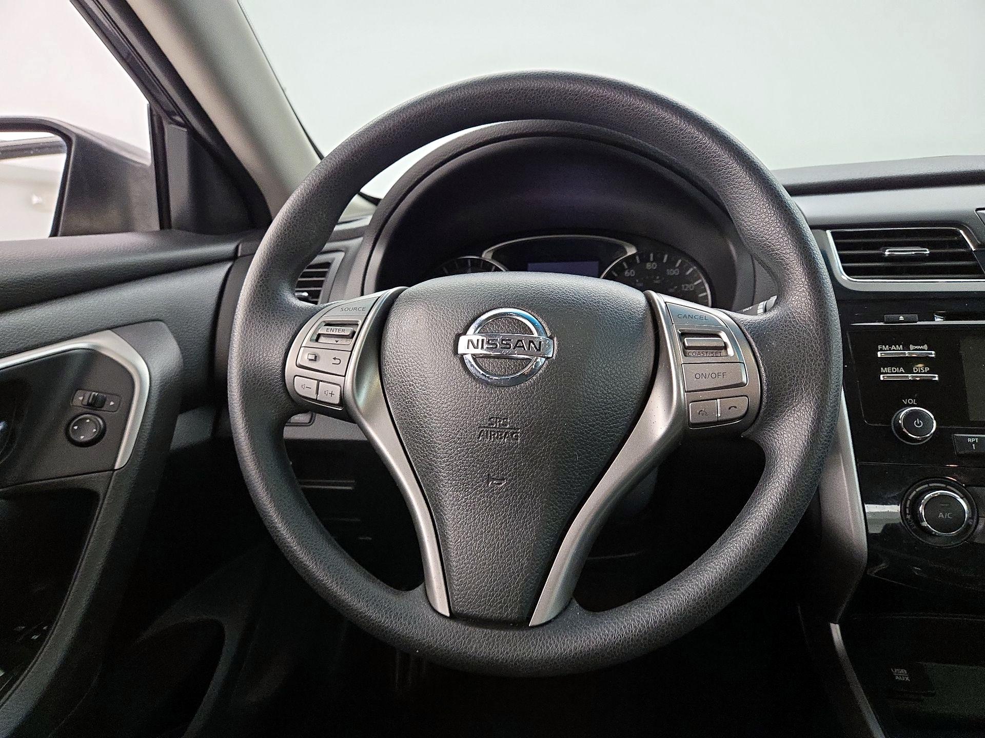 Thumbnail: 2015 Nissan Altima - 10