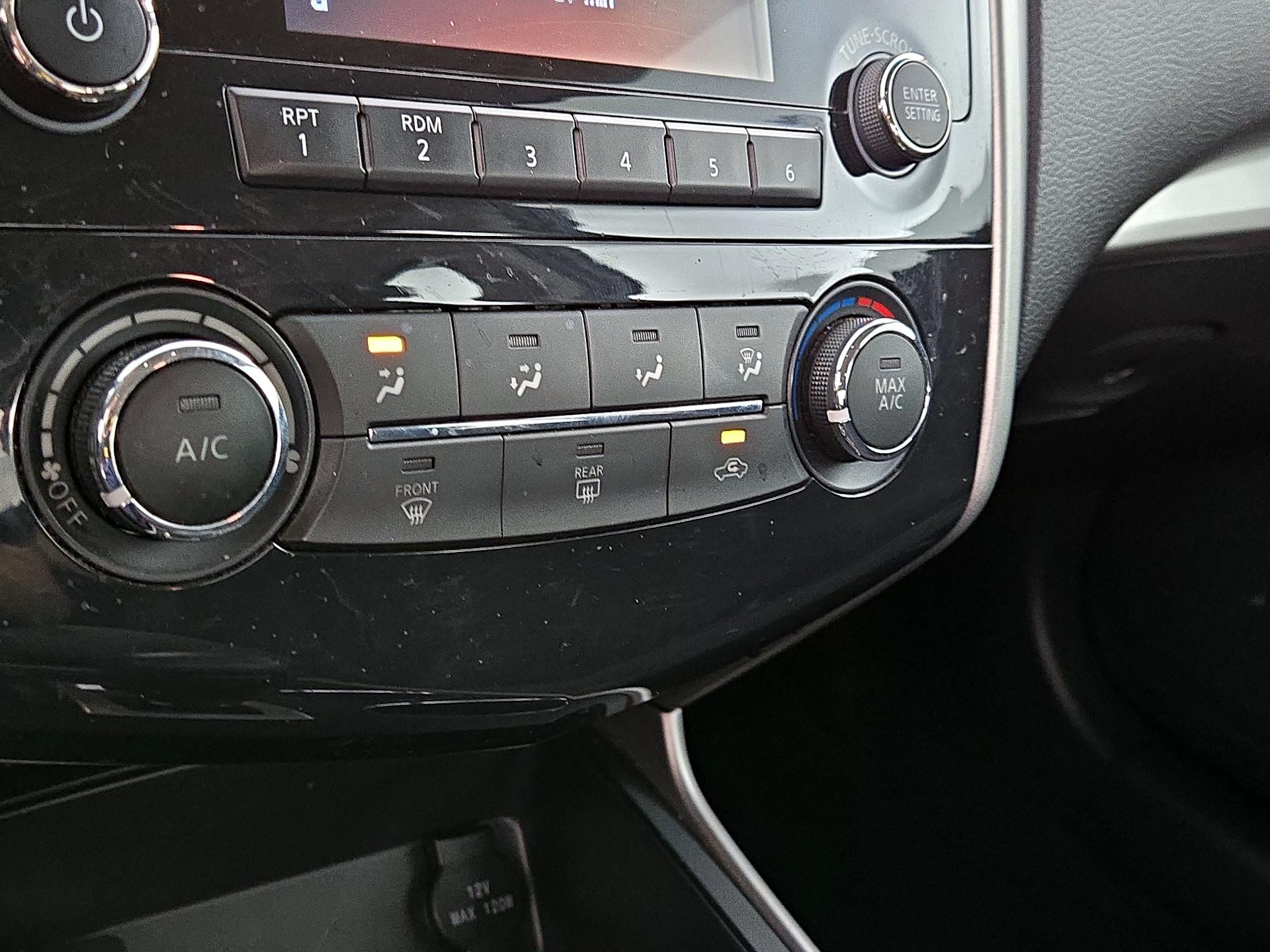 Thumbnail: 2015 Nissan Altima - 16