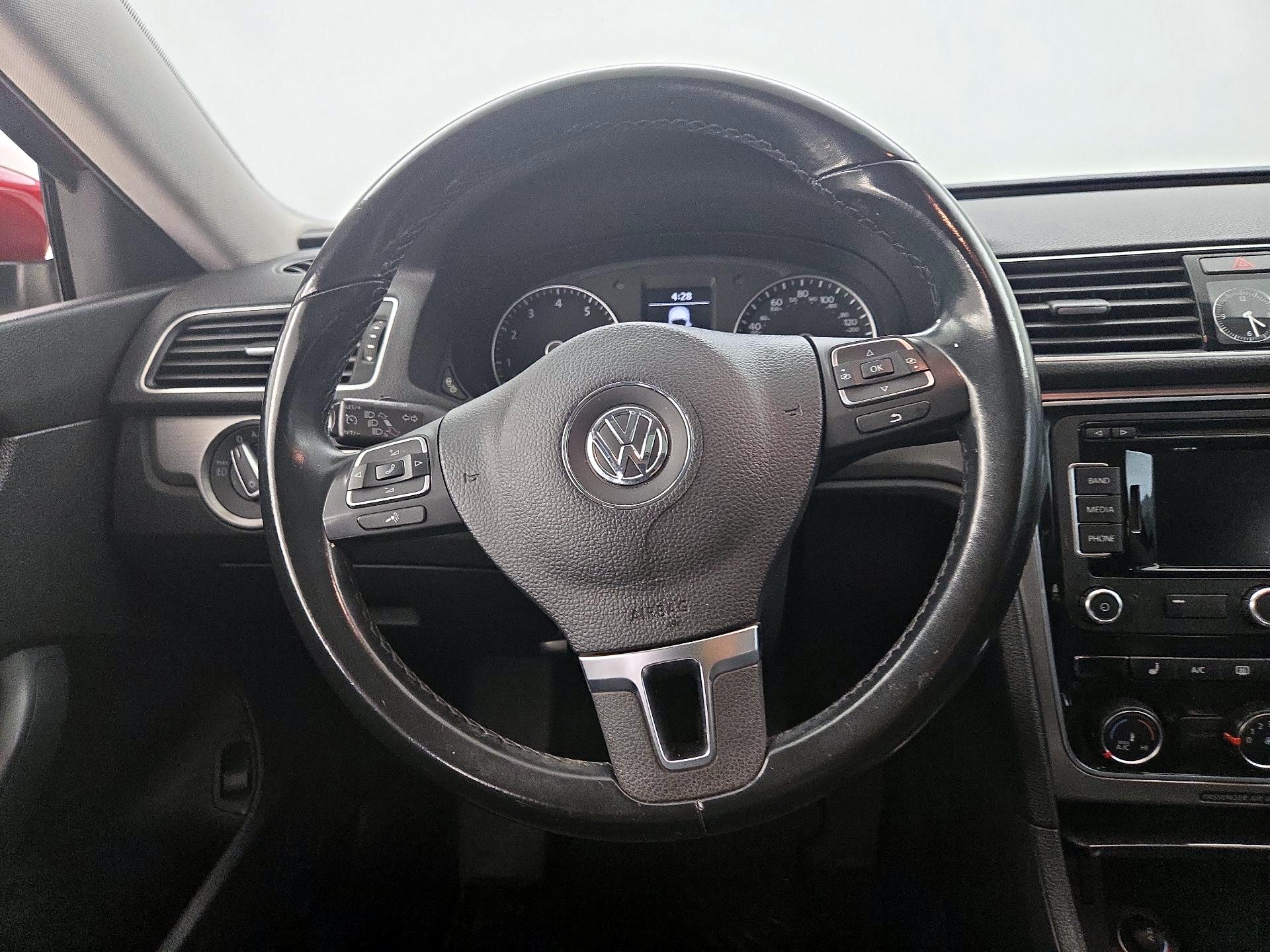 Thumbnail: 2015 Volkswagen Passat - 10