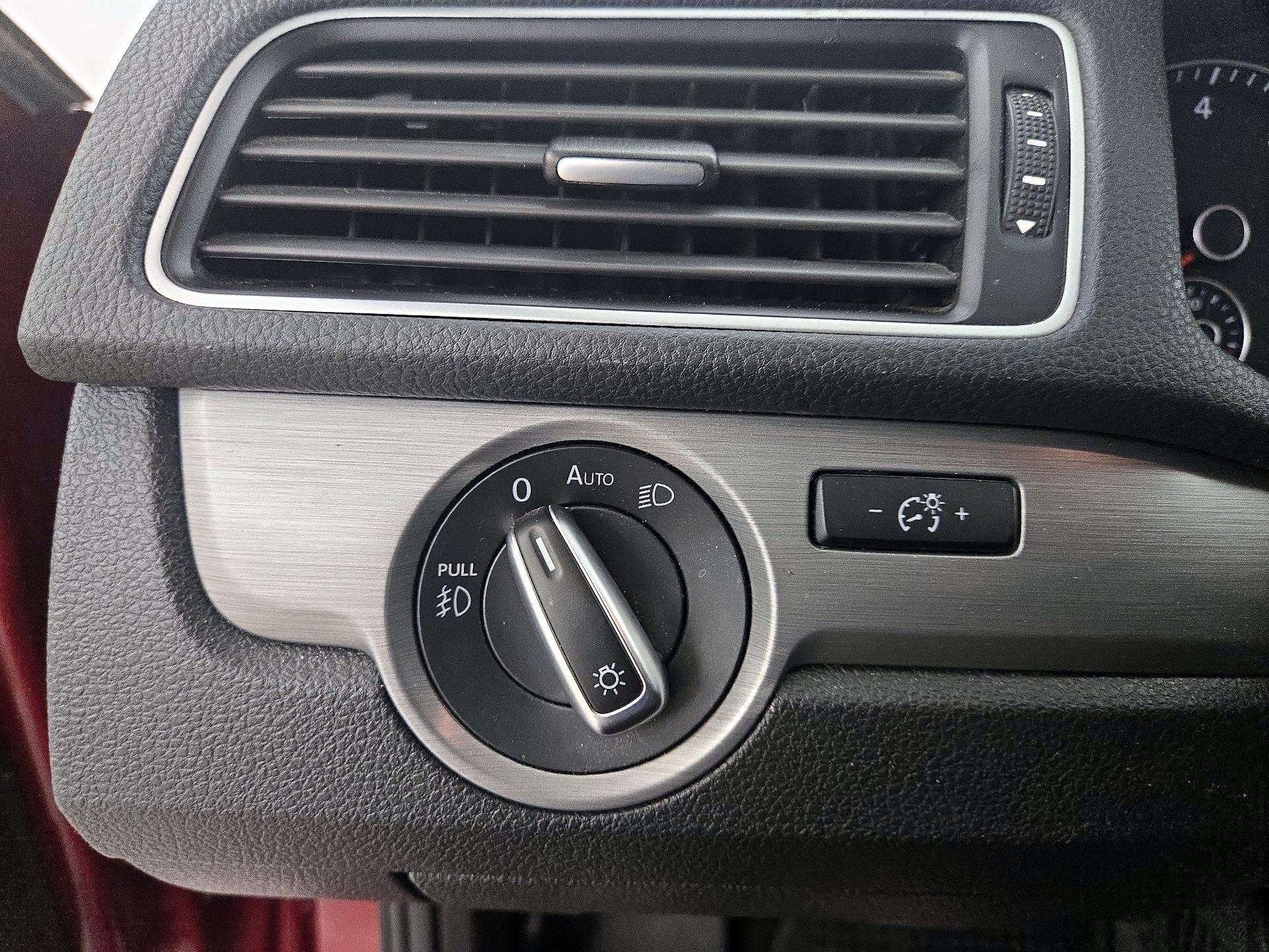 Thumbnail: 2015 Volkswagen Passat - 13
