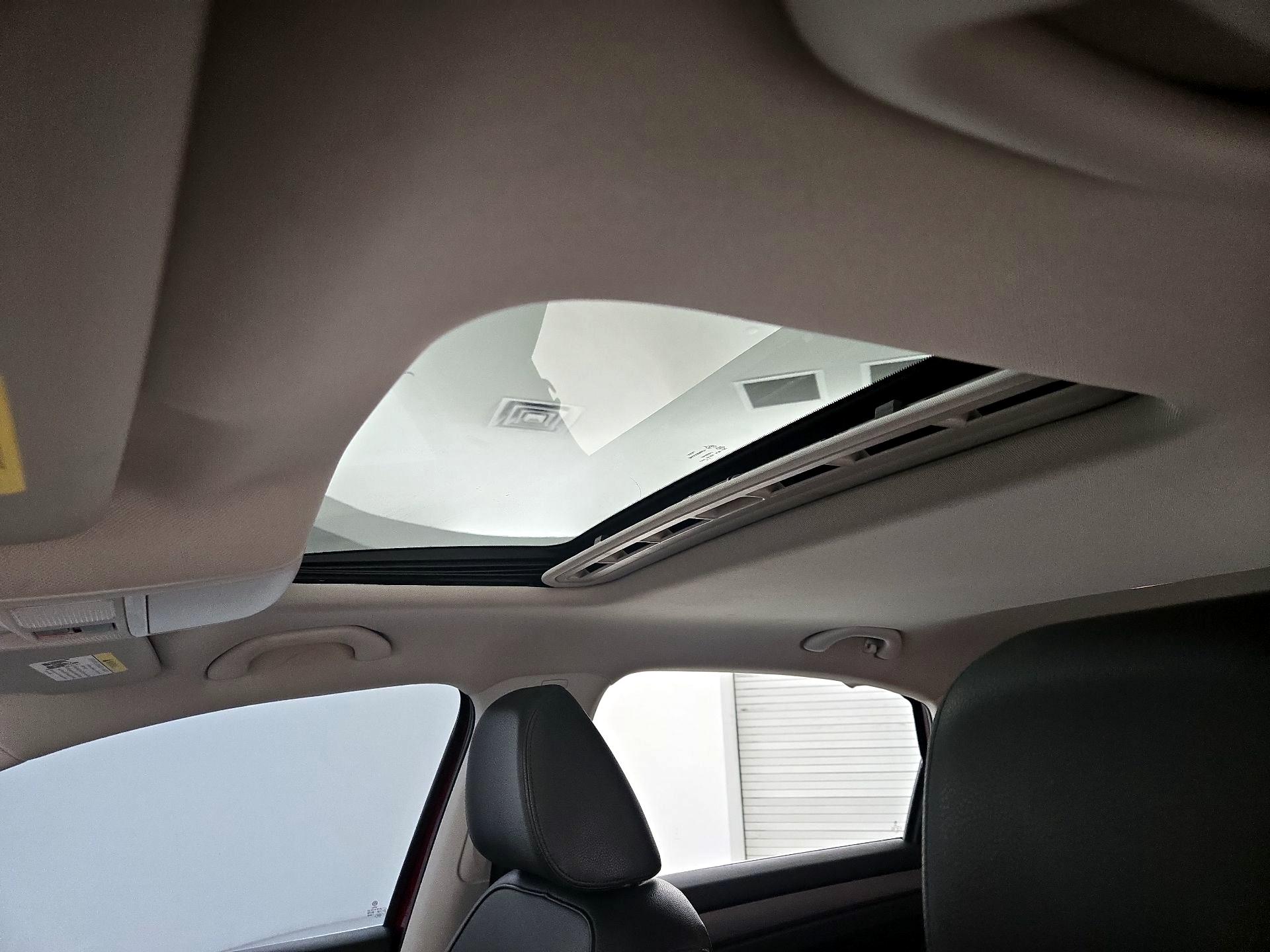 Thumbnail: 2015 Volkswagen Passat - 19