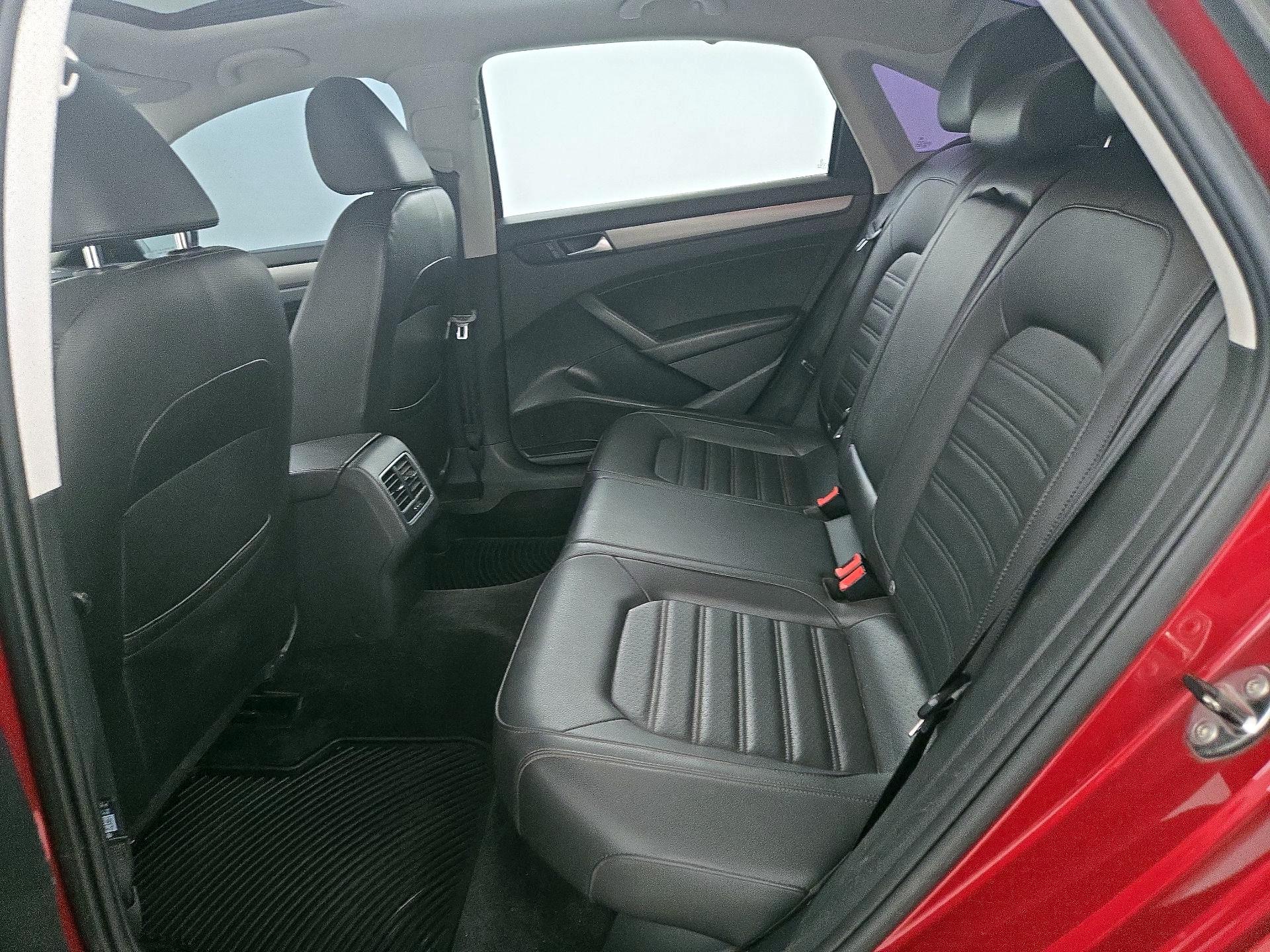 Thumbnail: 2015 Volkswagen Passat - 20
